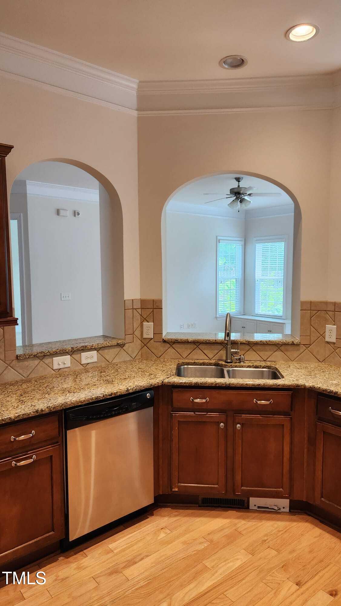 1016 Dotson Way Property Photo 13