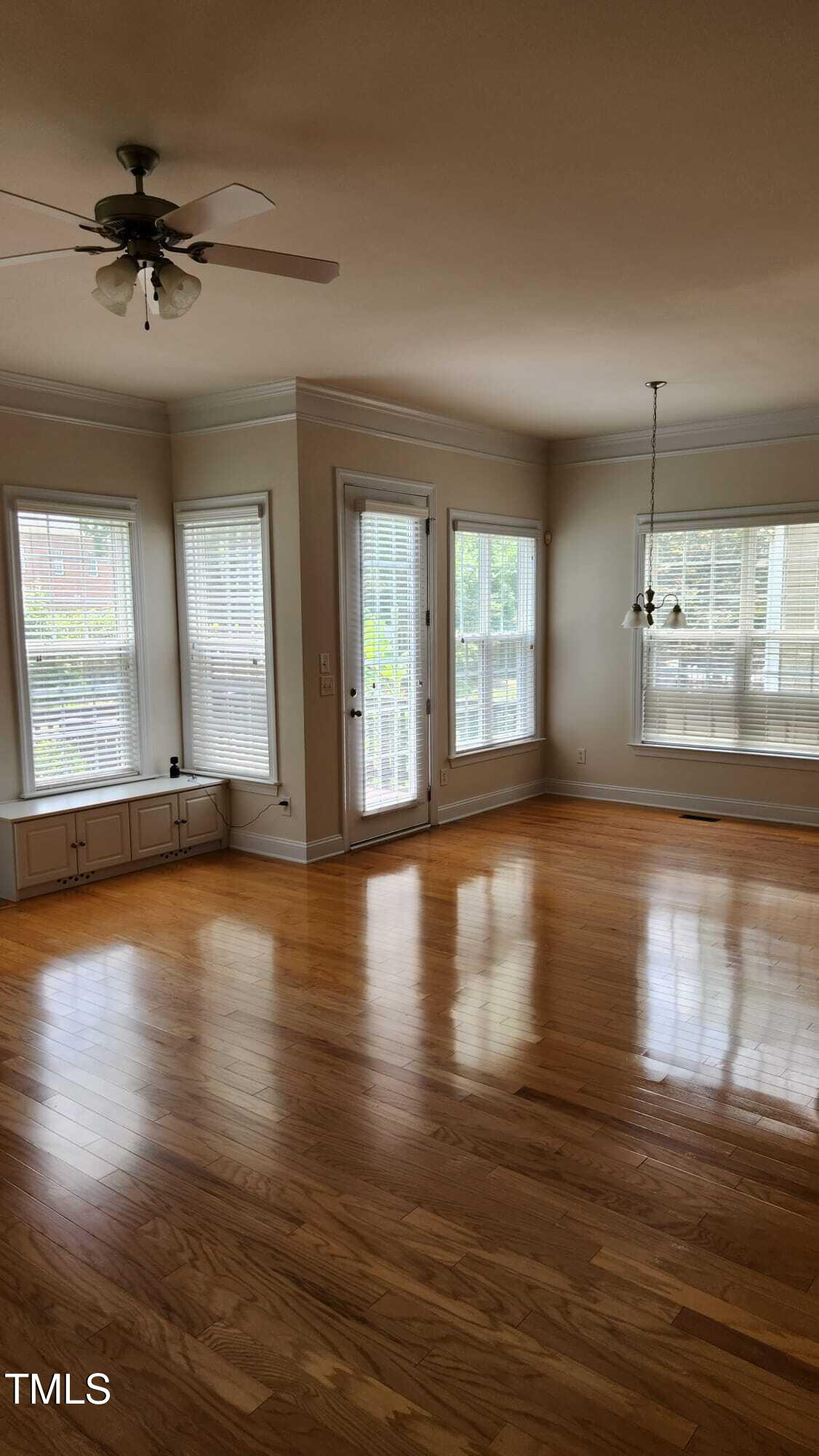 1016 Dotson Way Property Photo 18