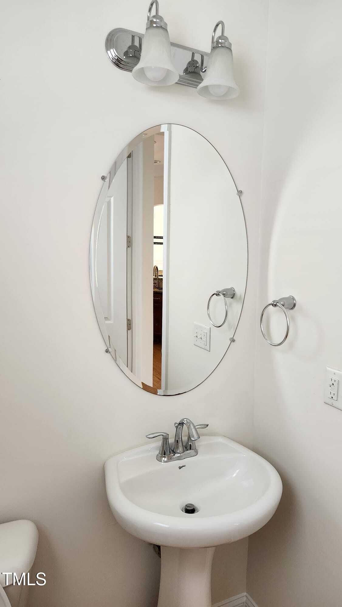 1016 Dotson Way Property Photo 28