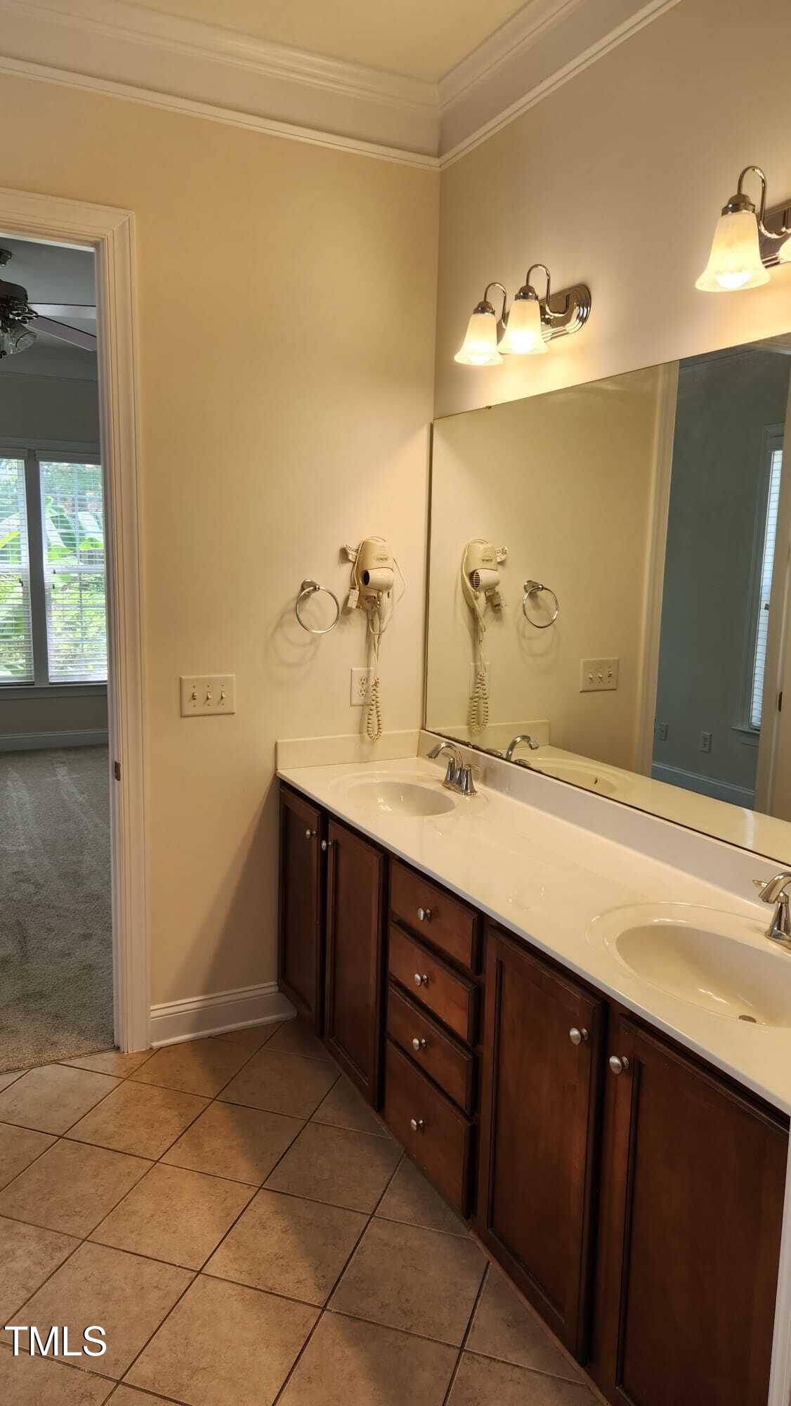 1016 Dotson Way Property Photo 30