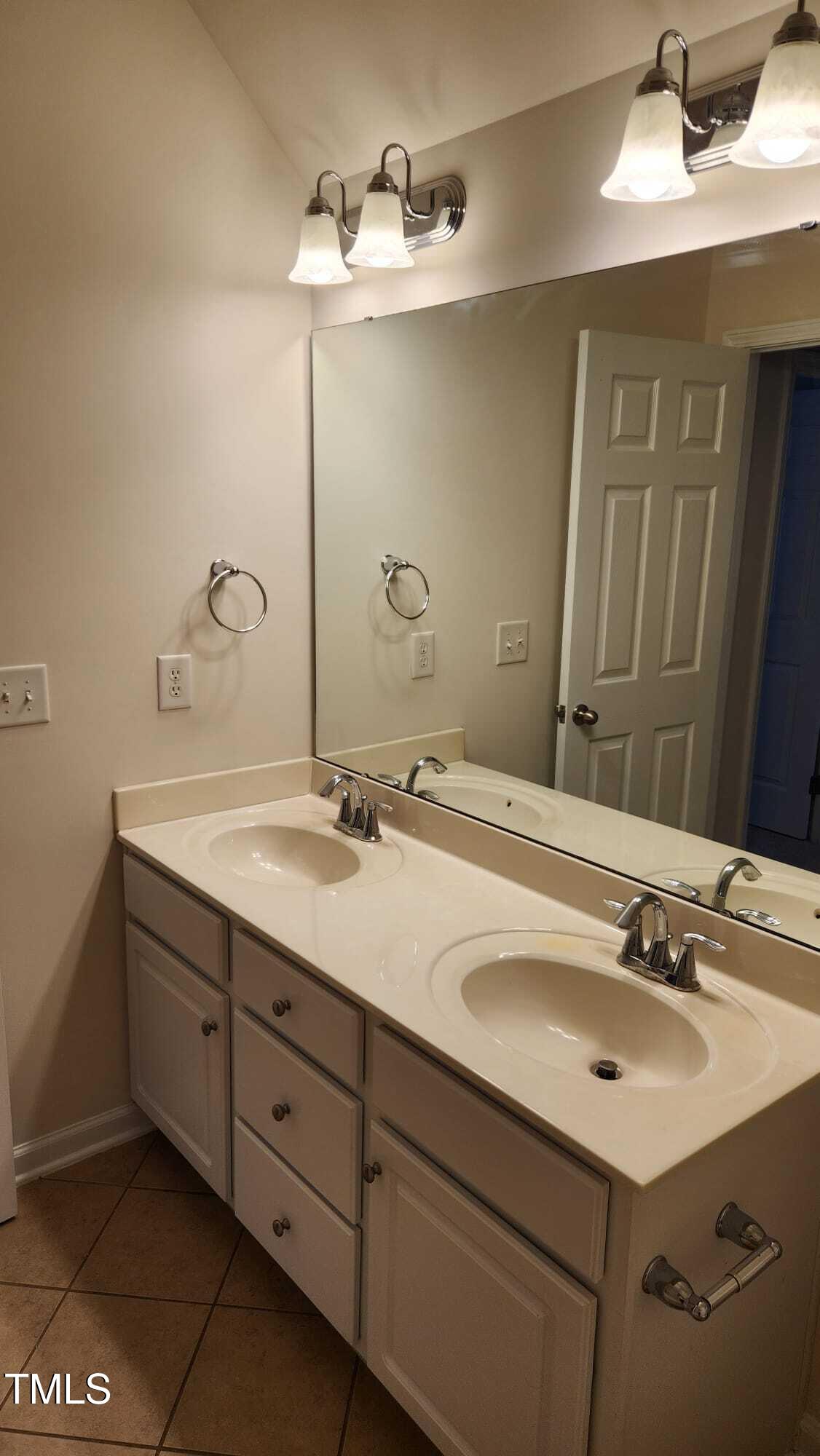 1016 Dotson Way Property Photo 44