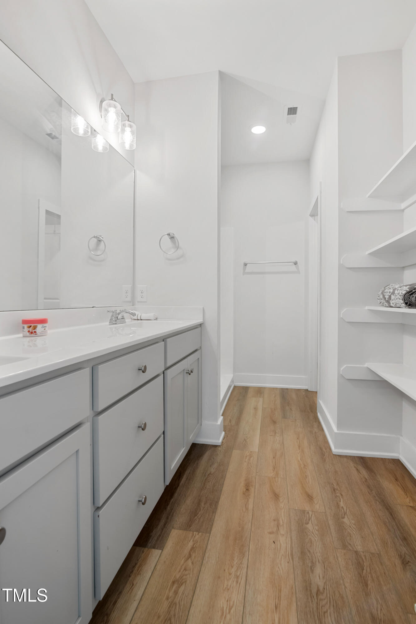 202 E South Street Property Photo 9