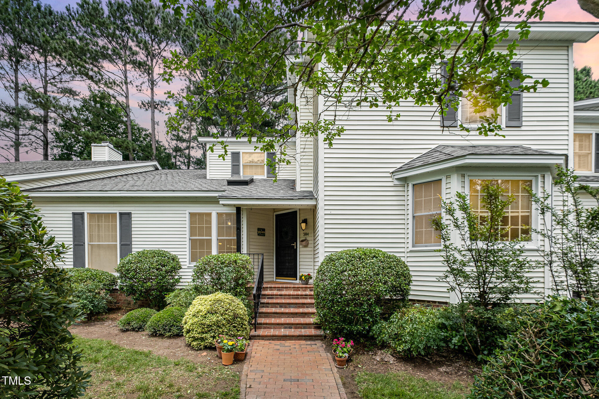 384 Lyndfield Cl W Property Photo 1