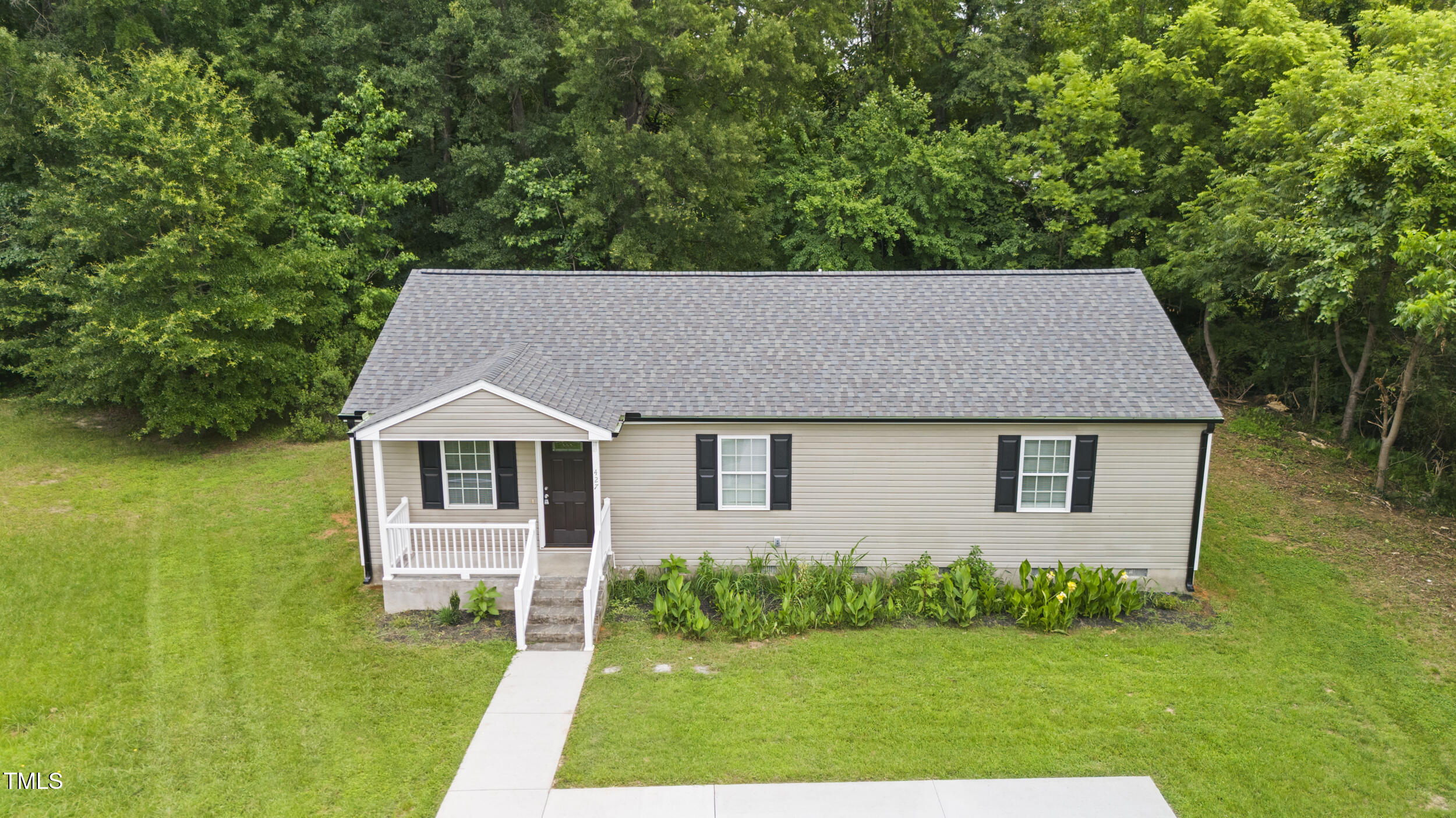 427 Elm Court Property Photo 5