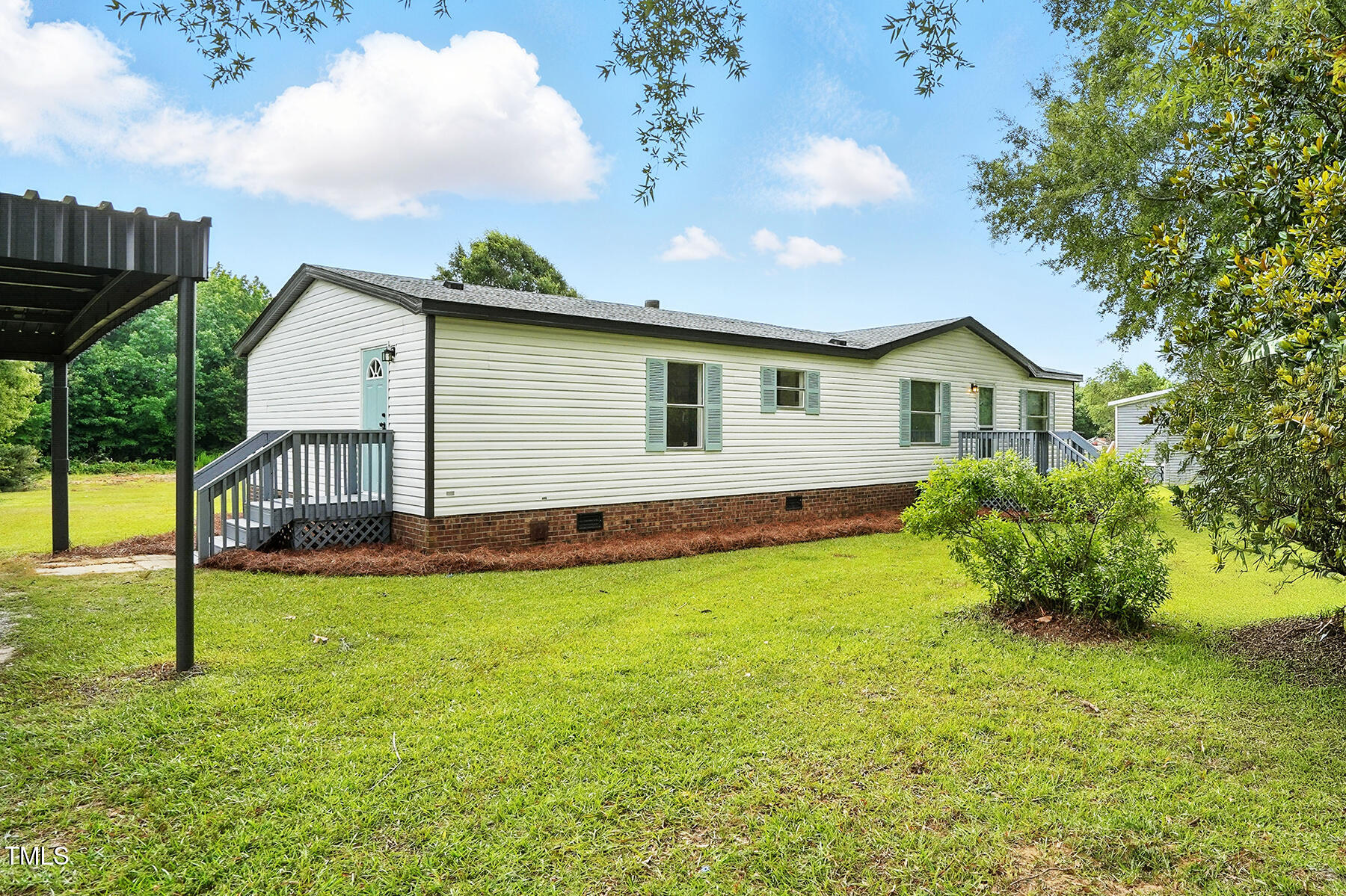 585 Smith Road Property Photo 1