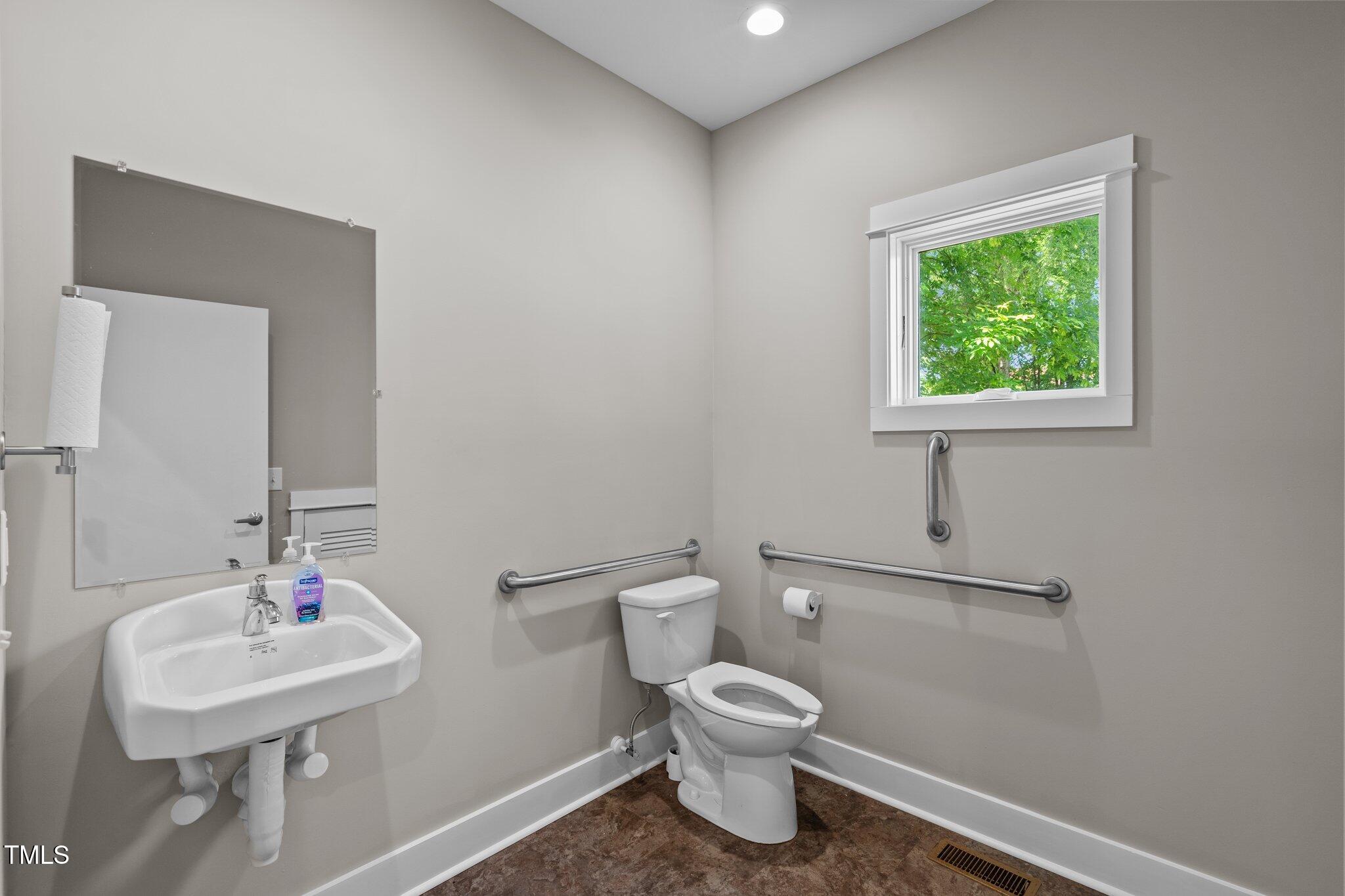 401 W Weaver Street # A Property Photo 13