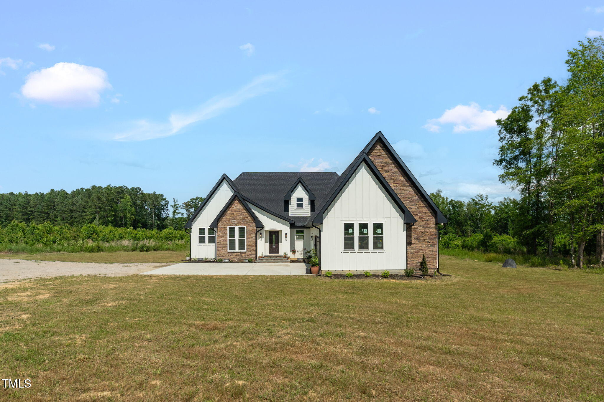 7620 Sam Hall Road Property Photo 1