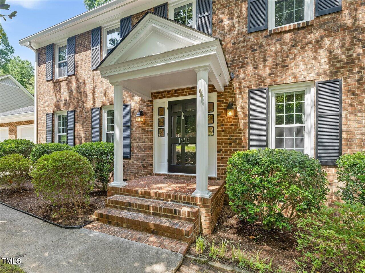 128 Castlewood Drive Property Photo 1