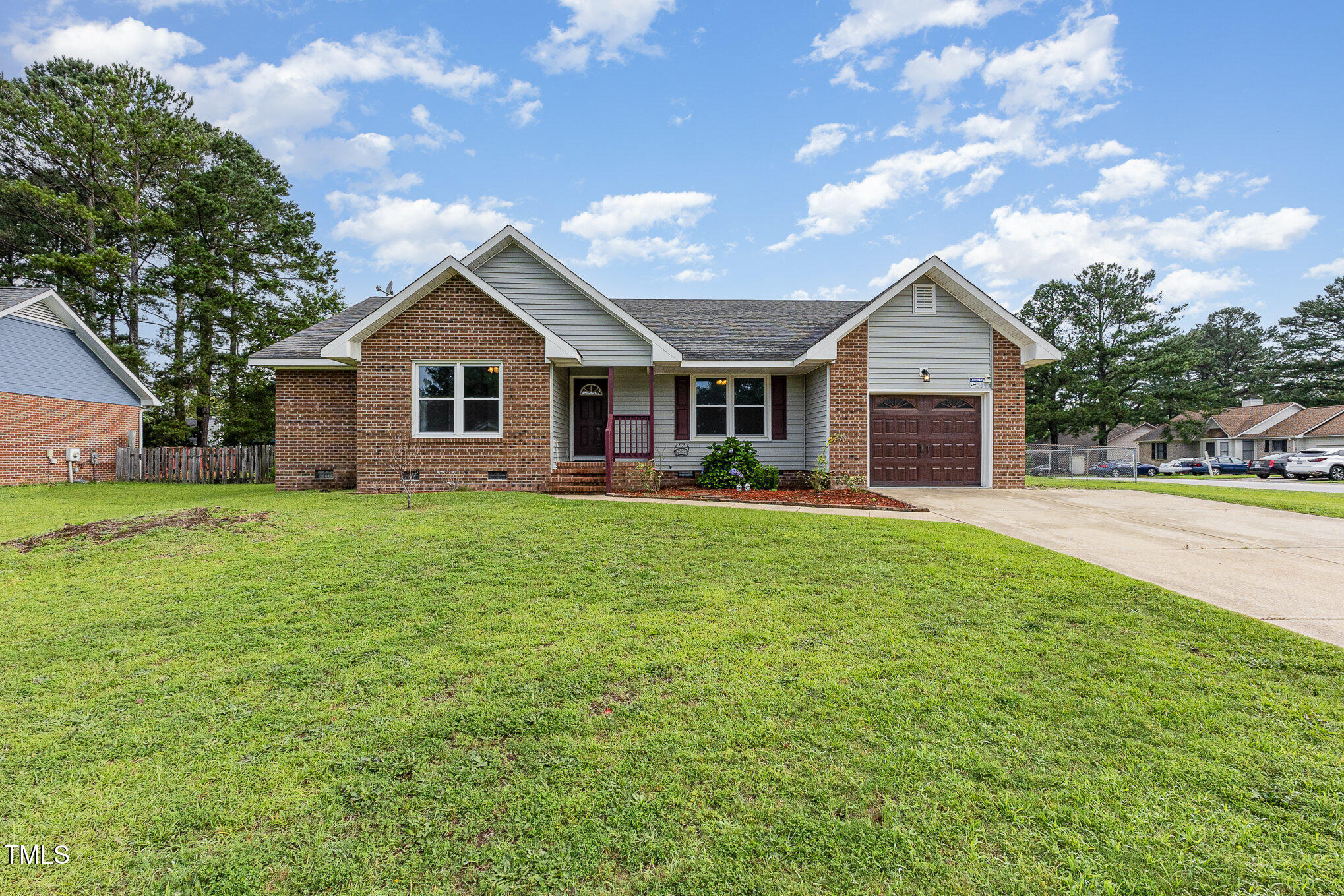 974 Eastman Road Property Photo 1