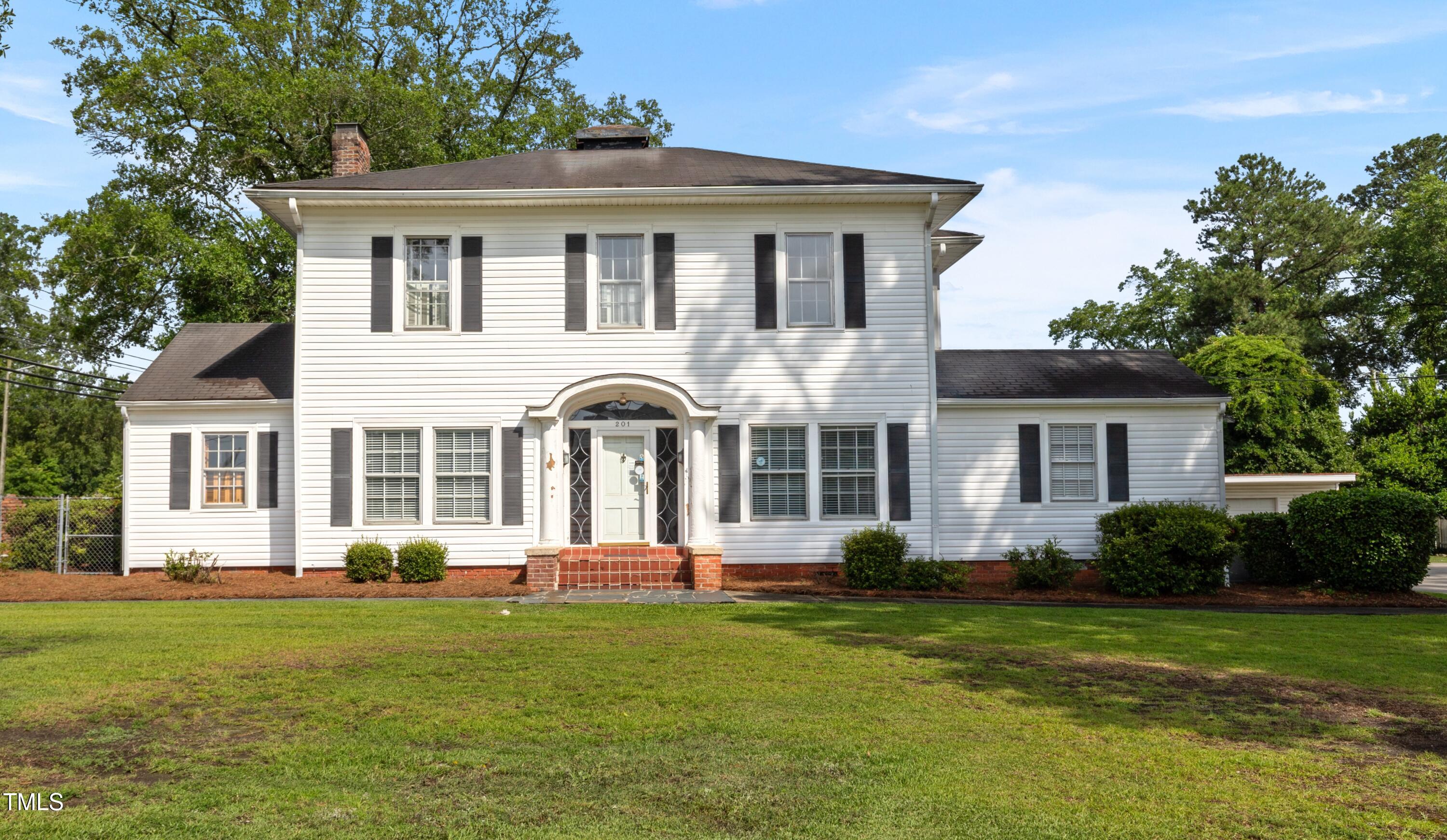 201 S Orange Avenue Property Photo 1