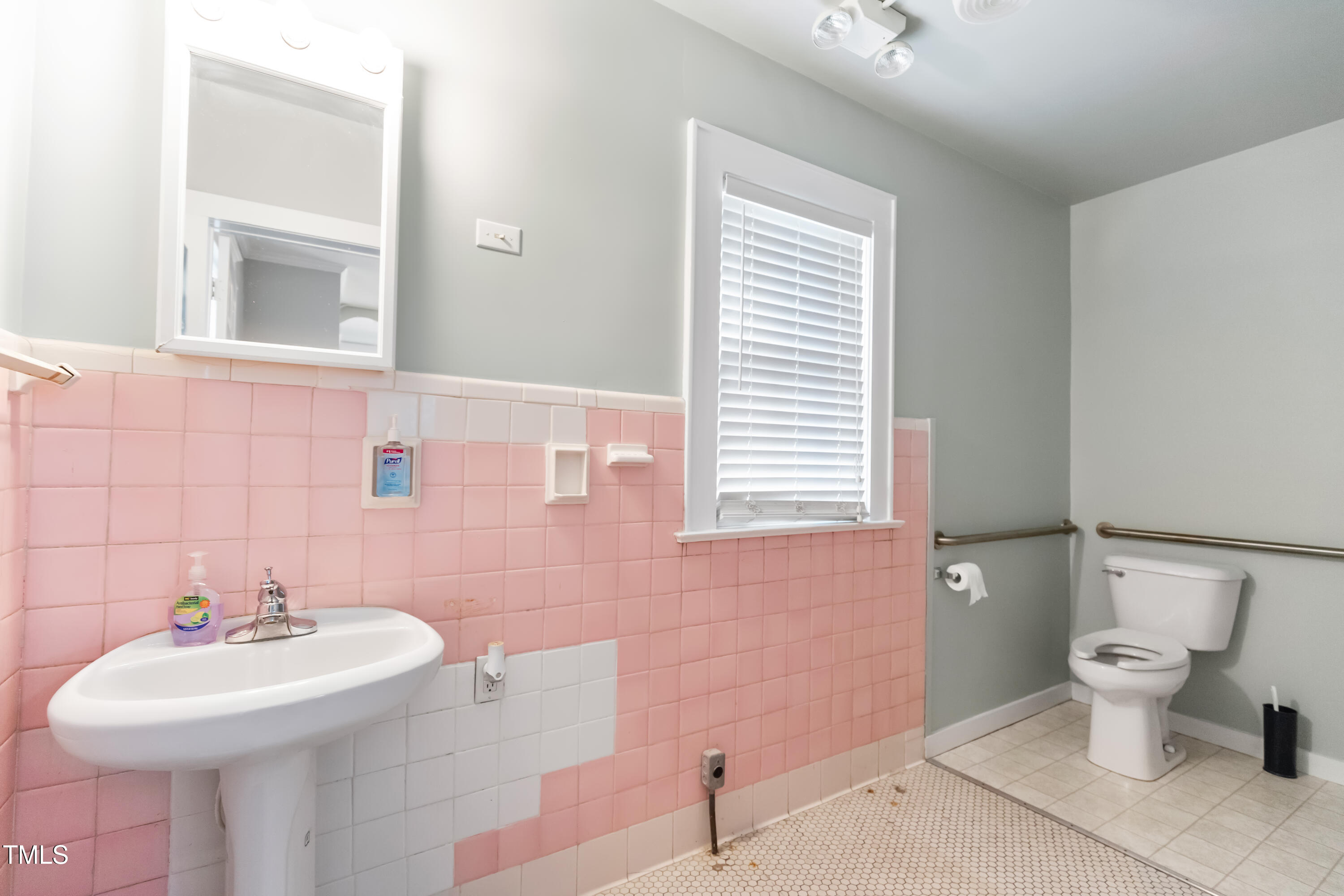 201 S Orange Avenue Property Photo 15