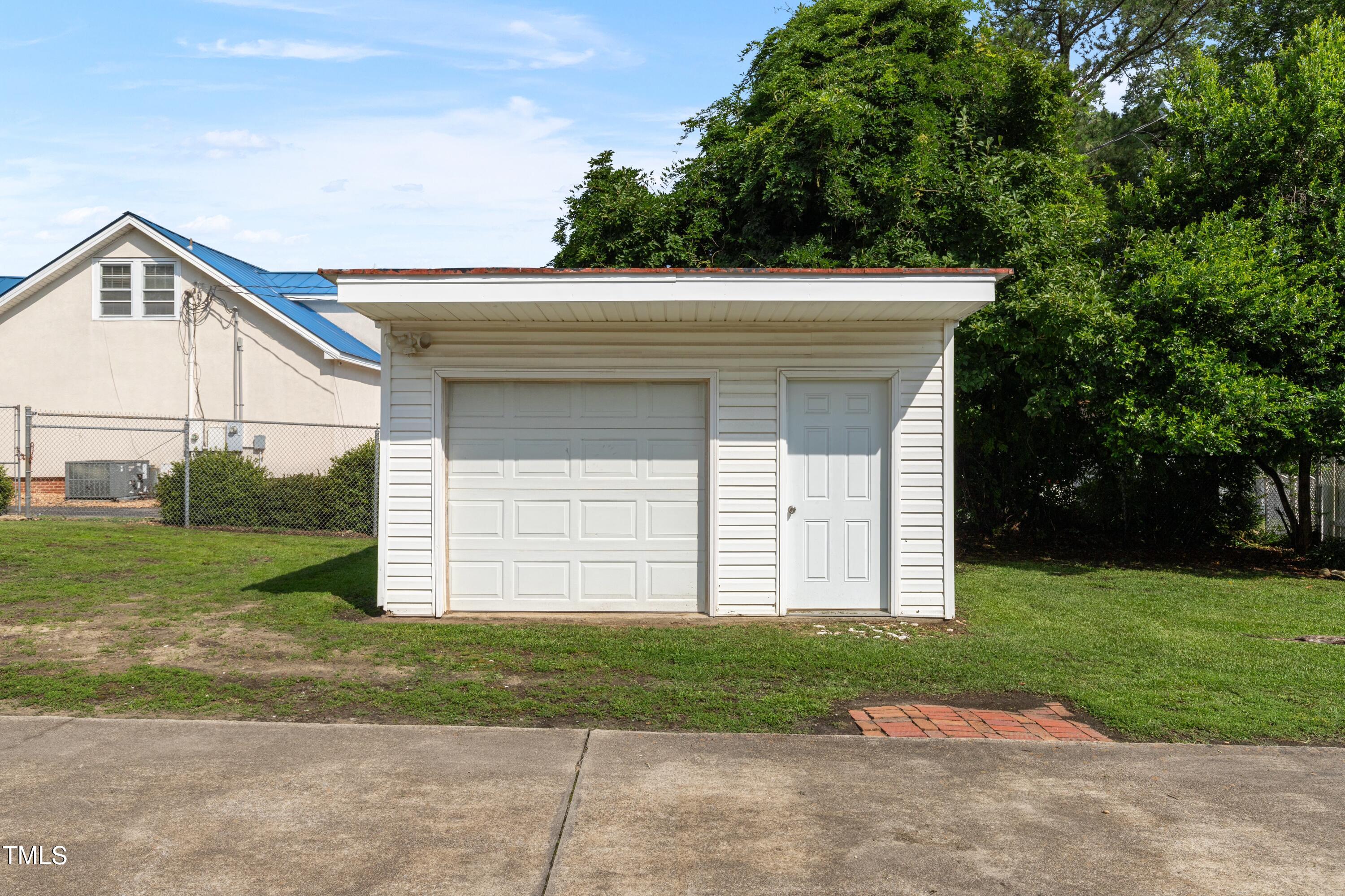201 S Orange Avenue Property Photo 32