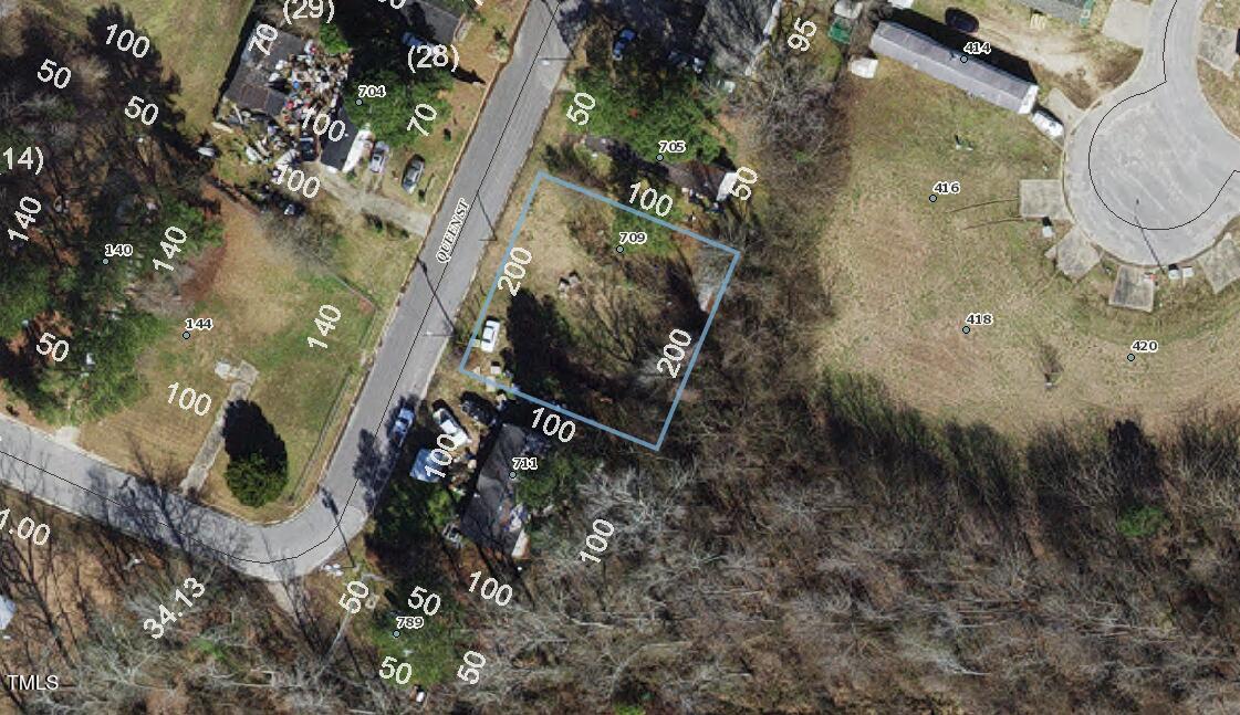 709 Queen Street Property Photo 3