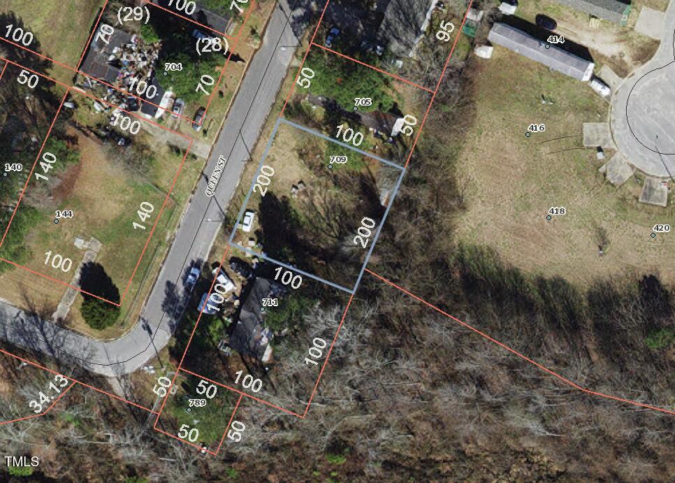 709 Queen Street Property Photo 5