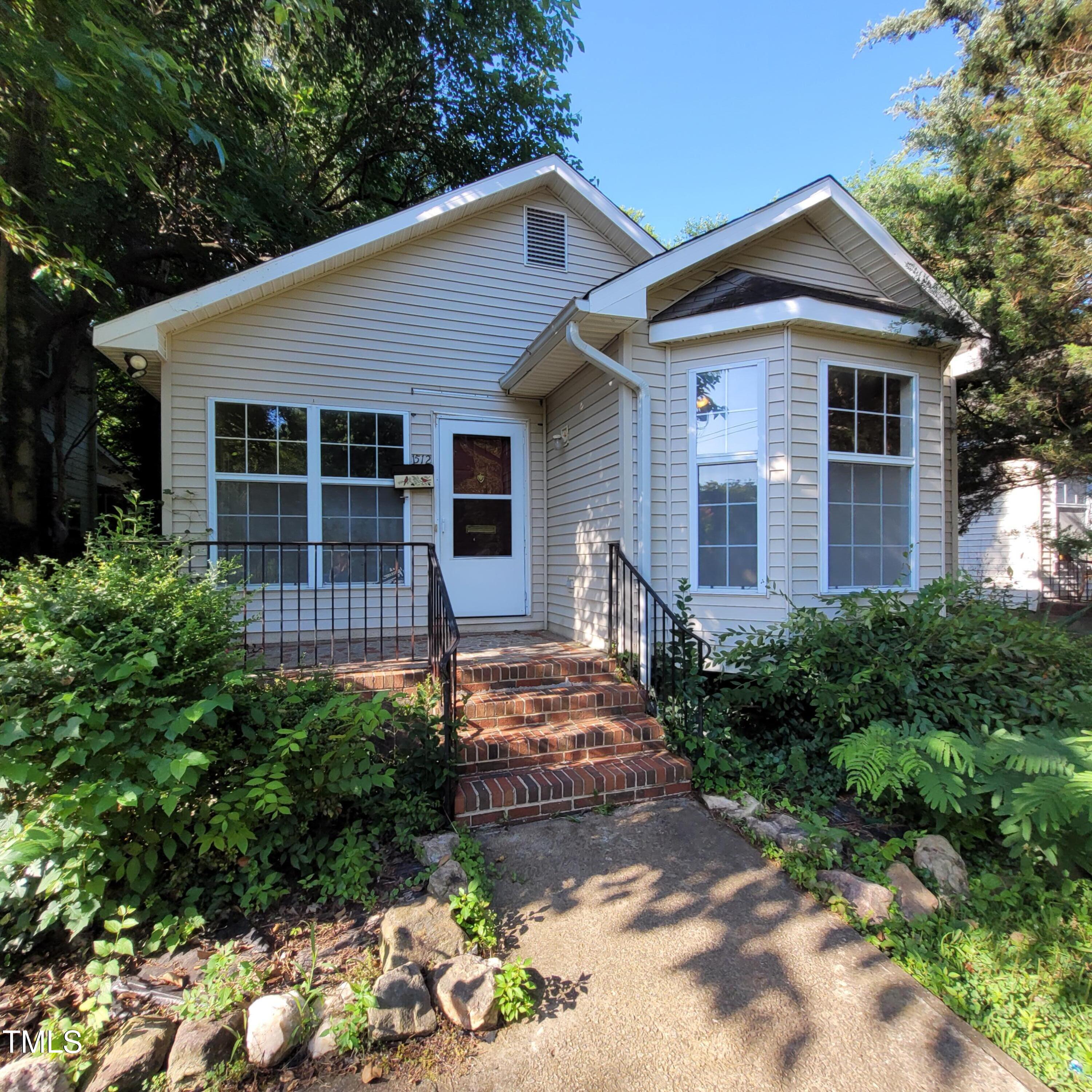 1512 E Lane Street Property Photo 1