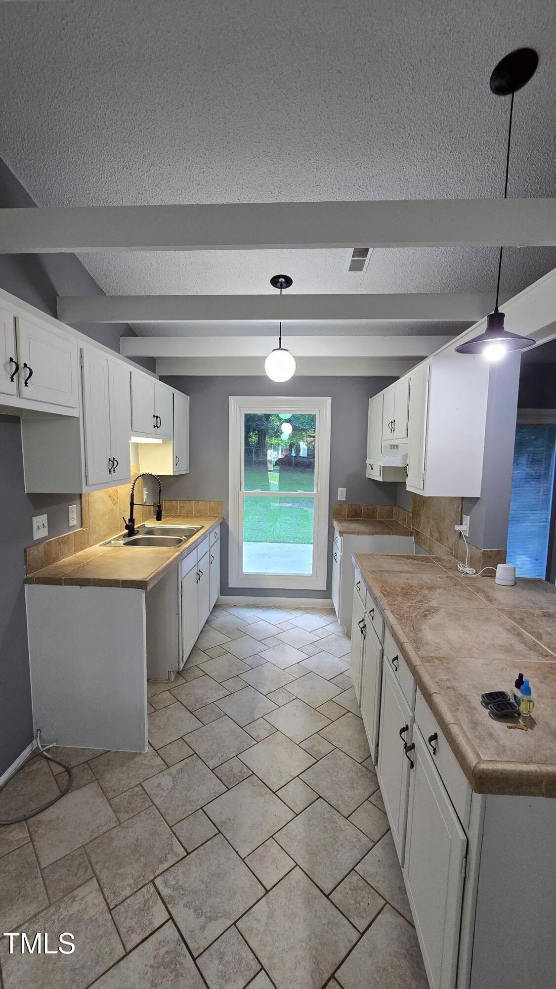 2725 Westchester Drive Property Photo 3