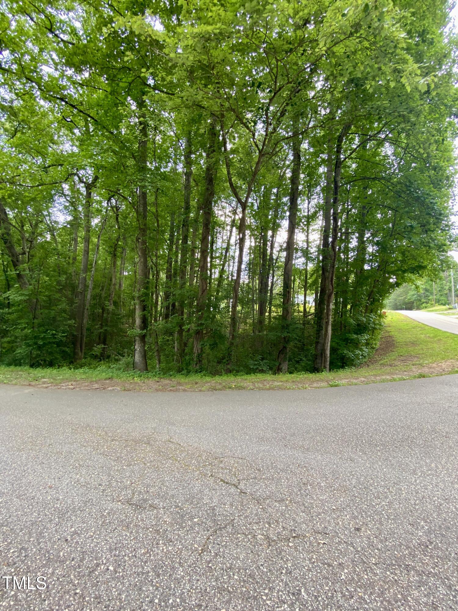 106 Cherokee Drive Property Photo 12