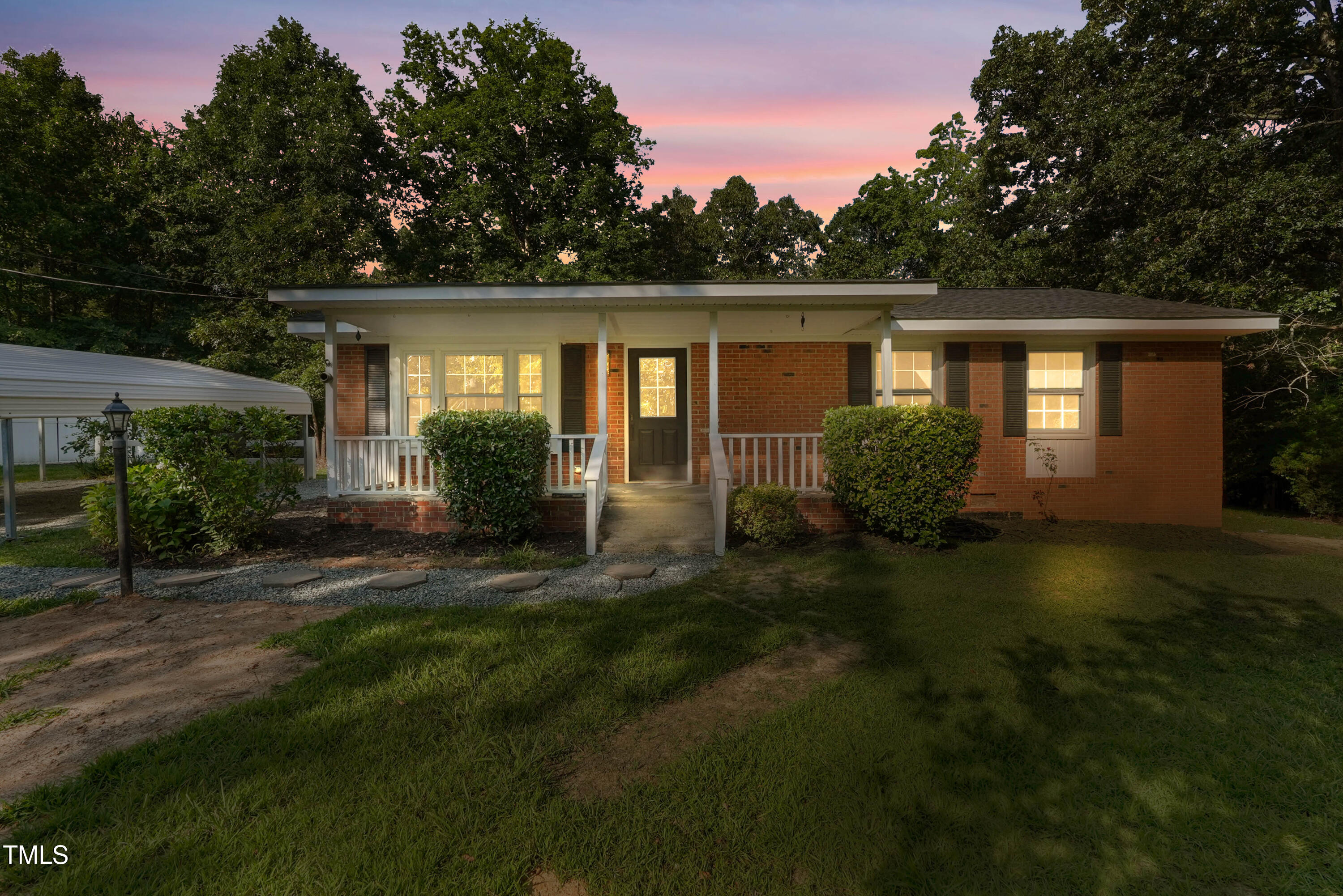 904 Lanier Farm Road Property Photo 1