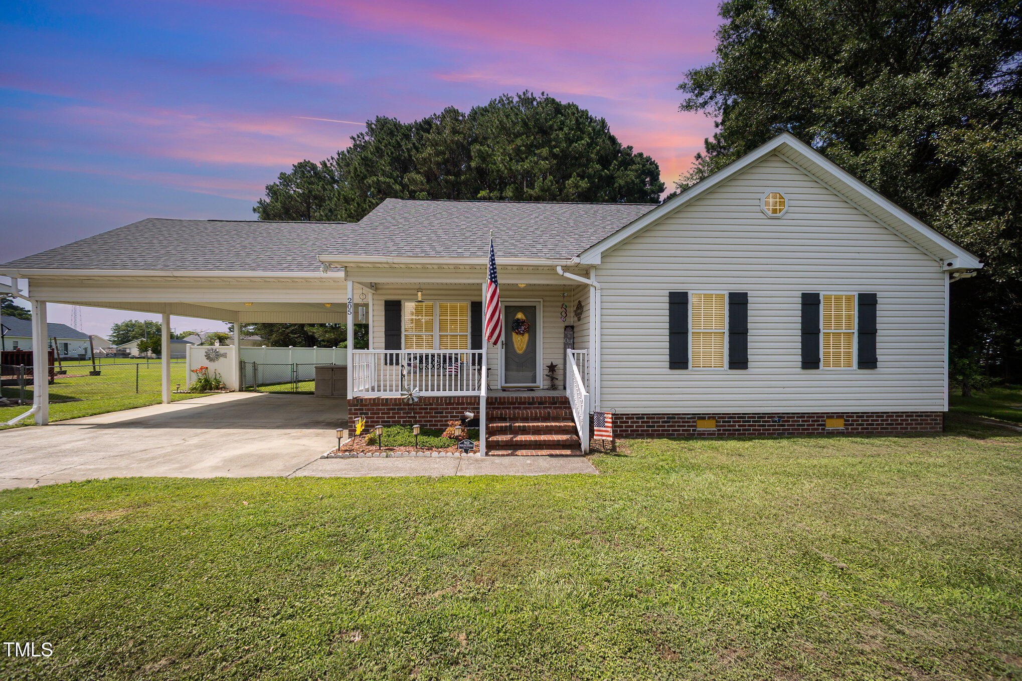 205 Jordan Bluff Drive Property Photo 1