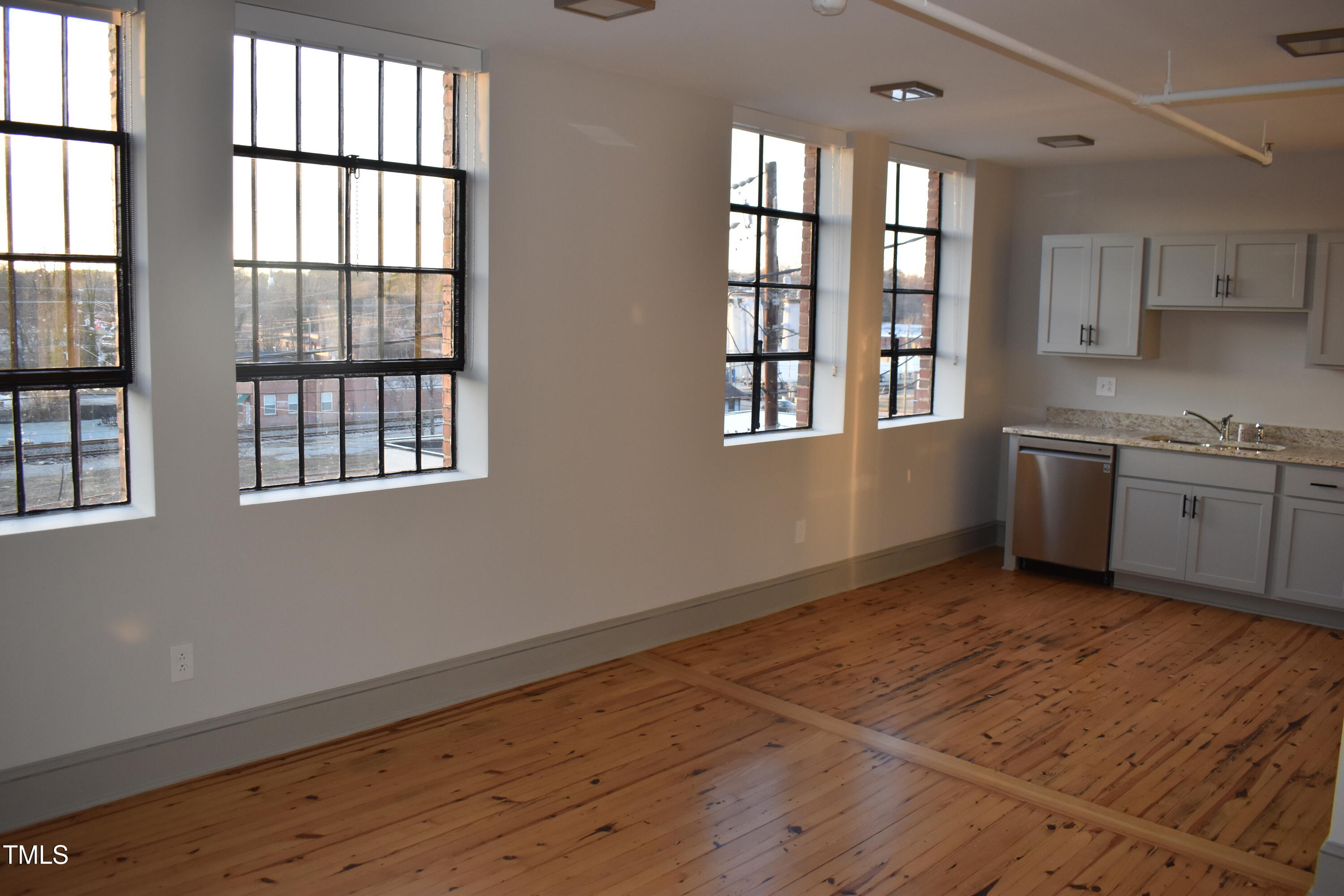 128 S Chatham Avenue # D Property Photo 1