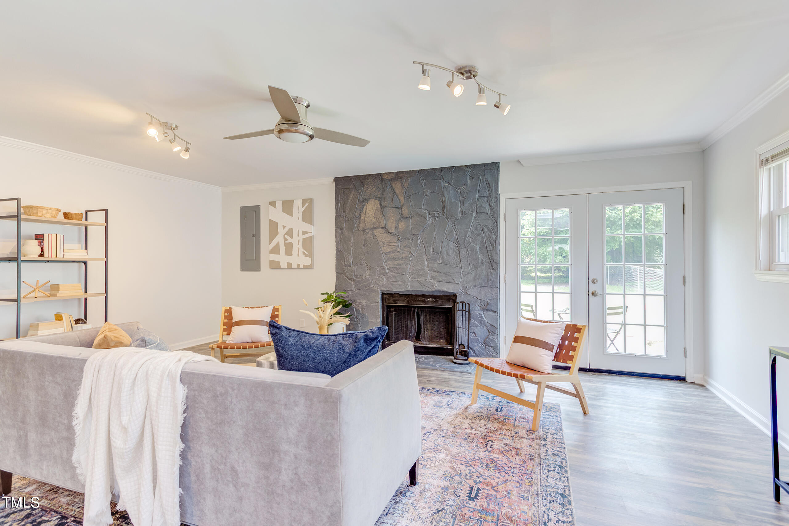 2014 Athens Avenue Property Photo 1