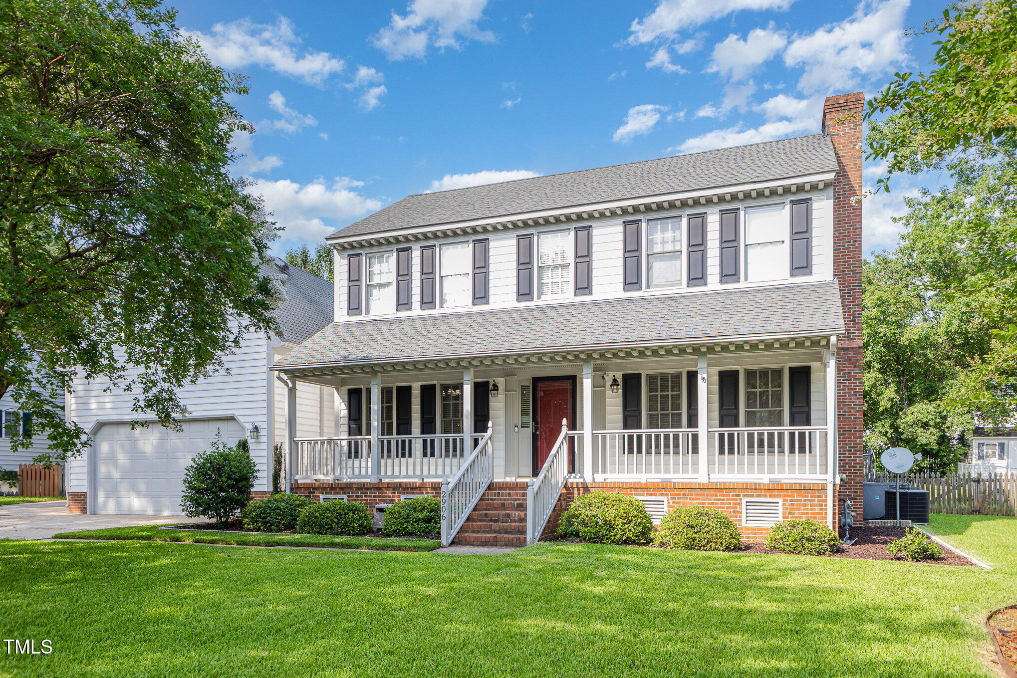 2906 Brentwood Drive N Property Photo 1