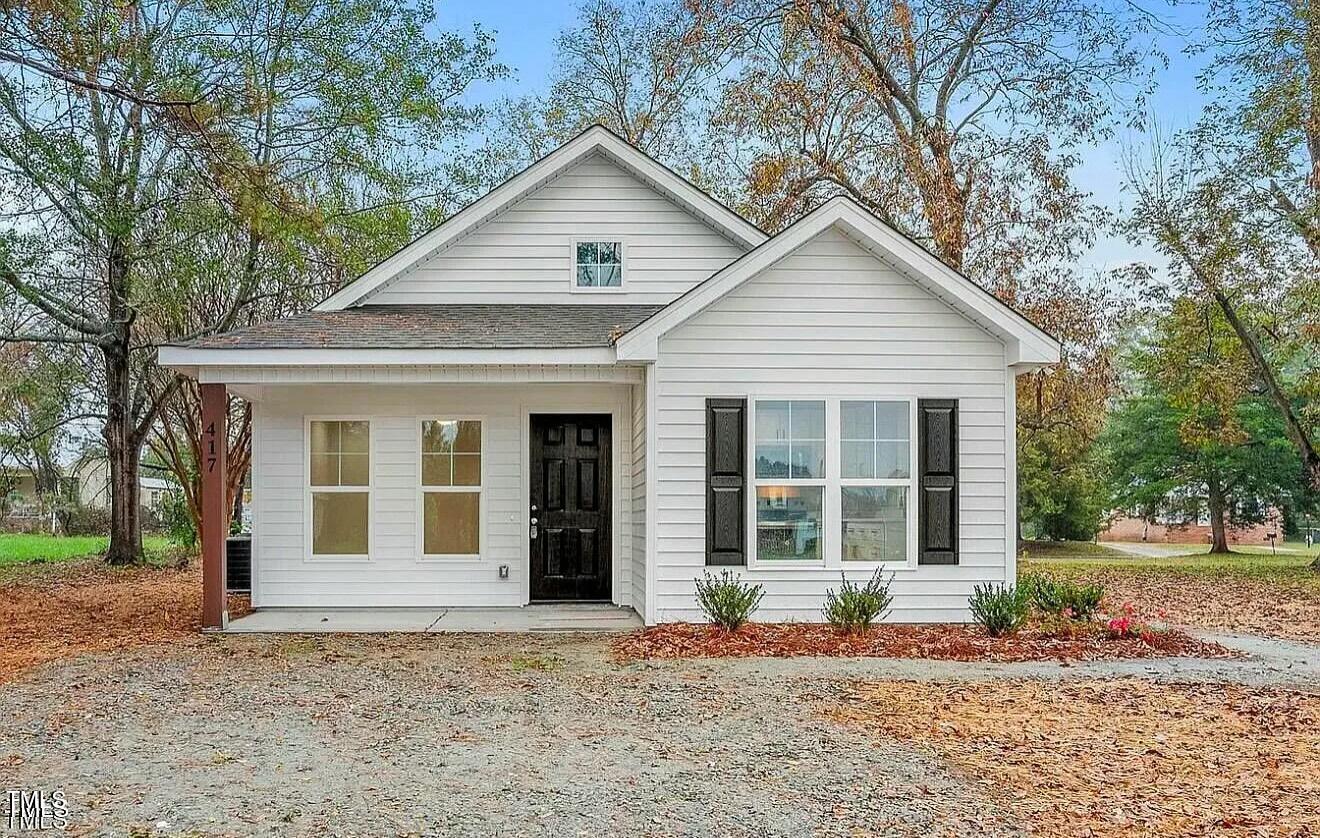 900 Woodrow Street S Property Photo 1