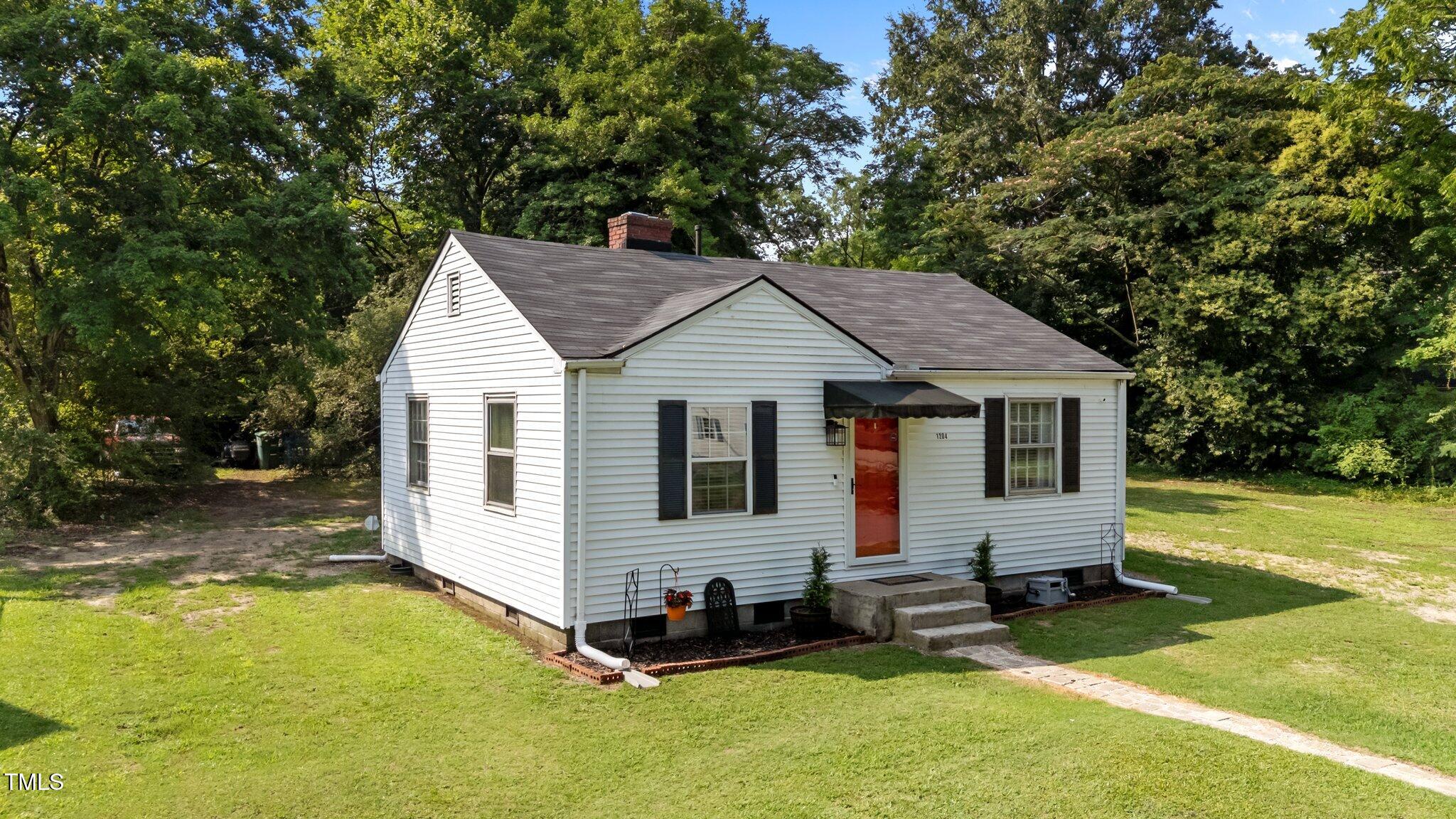 1204 Toisnot Avenue Ne Property Photo 1