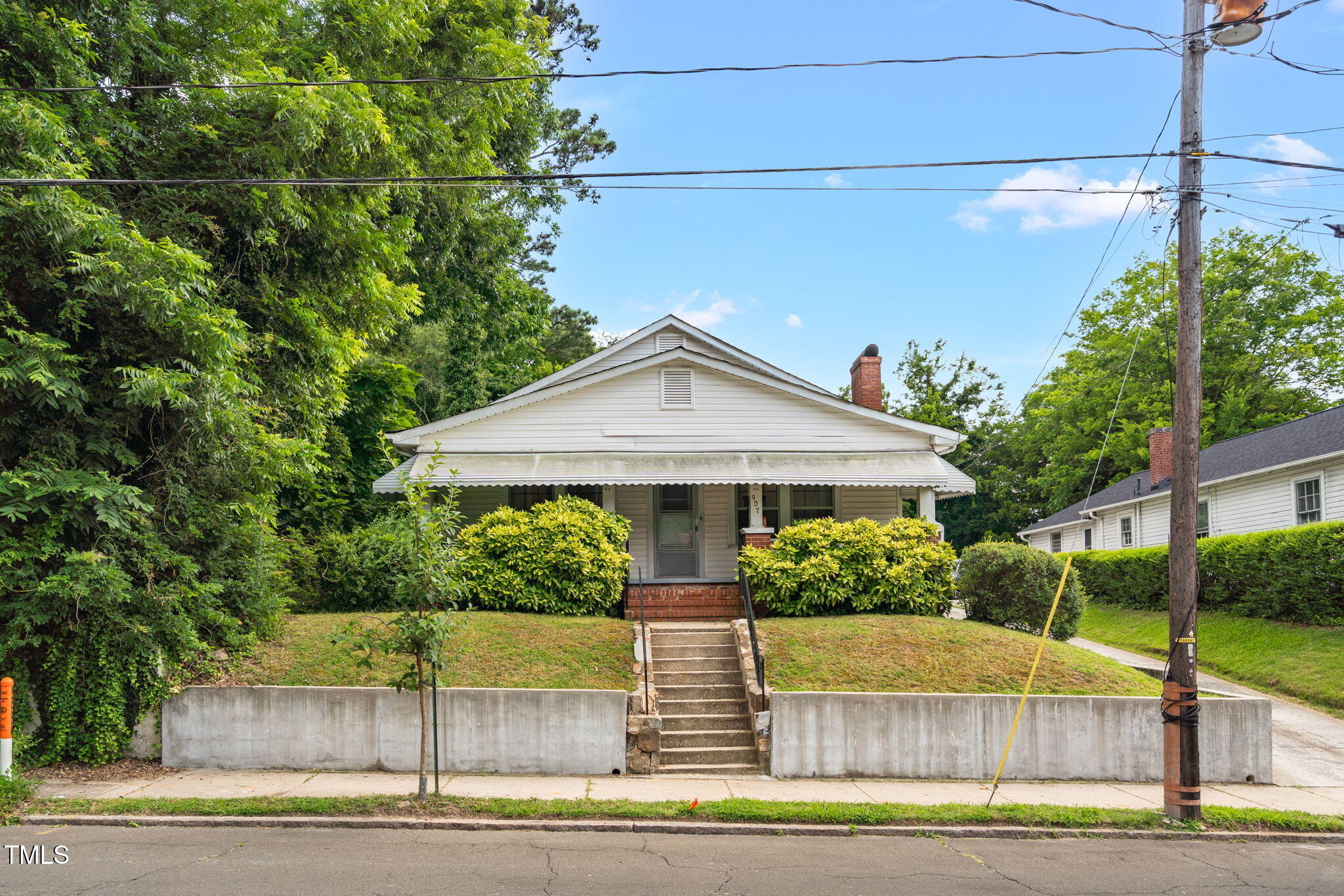907 Morehead Avenue Property Photo 1