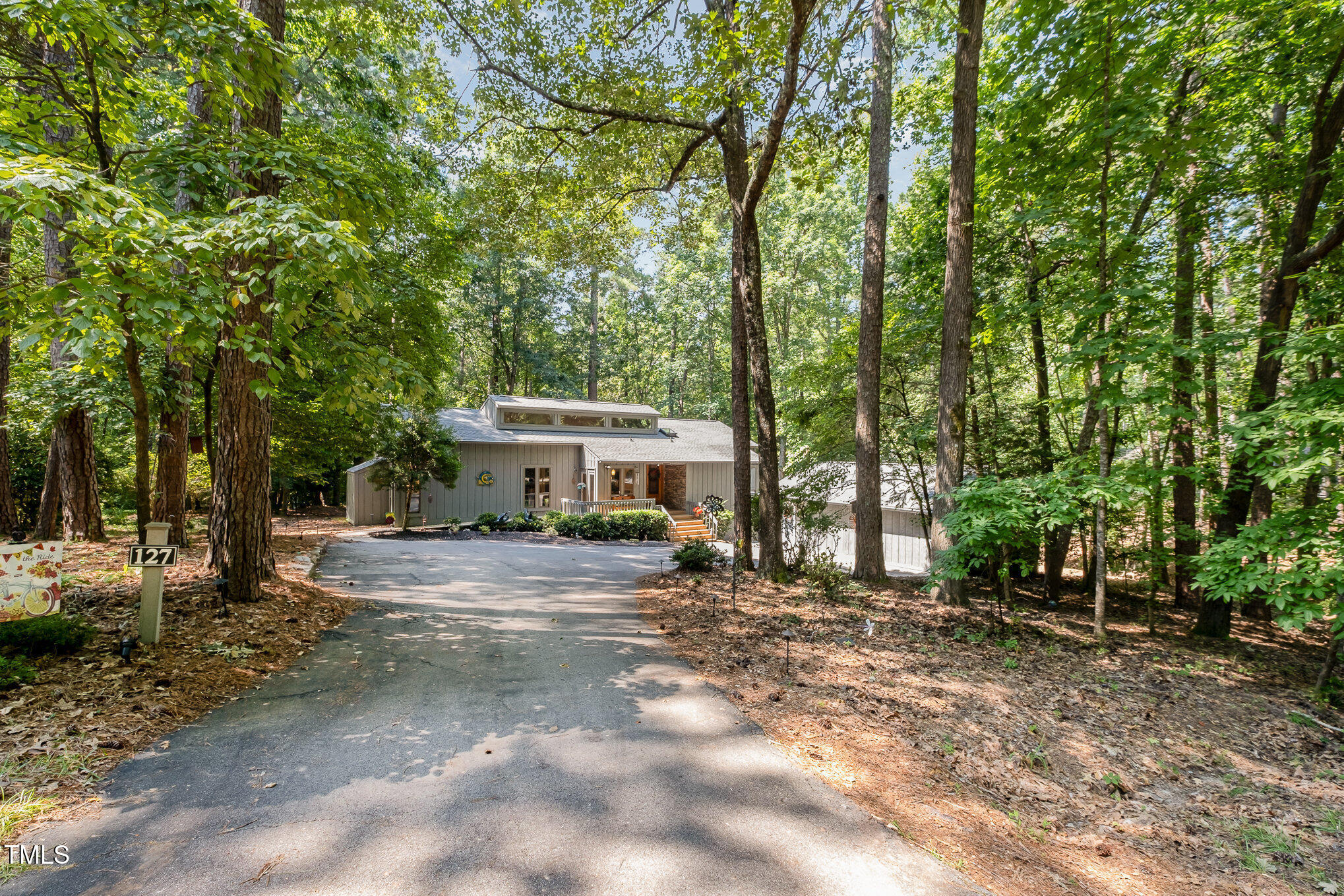 127 Creekwood