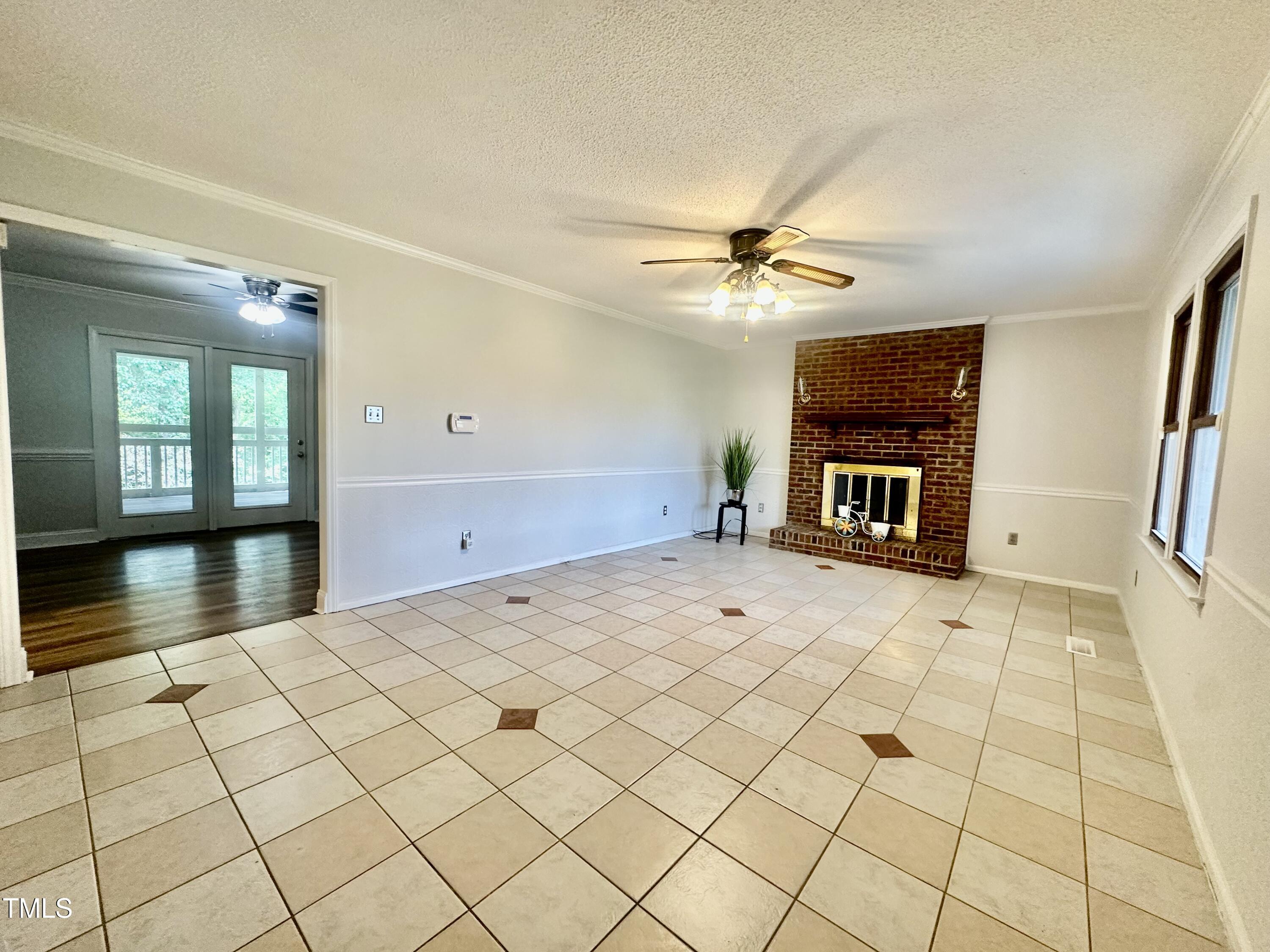 101 Creekside Drive Property Photo 3