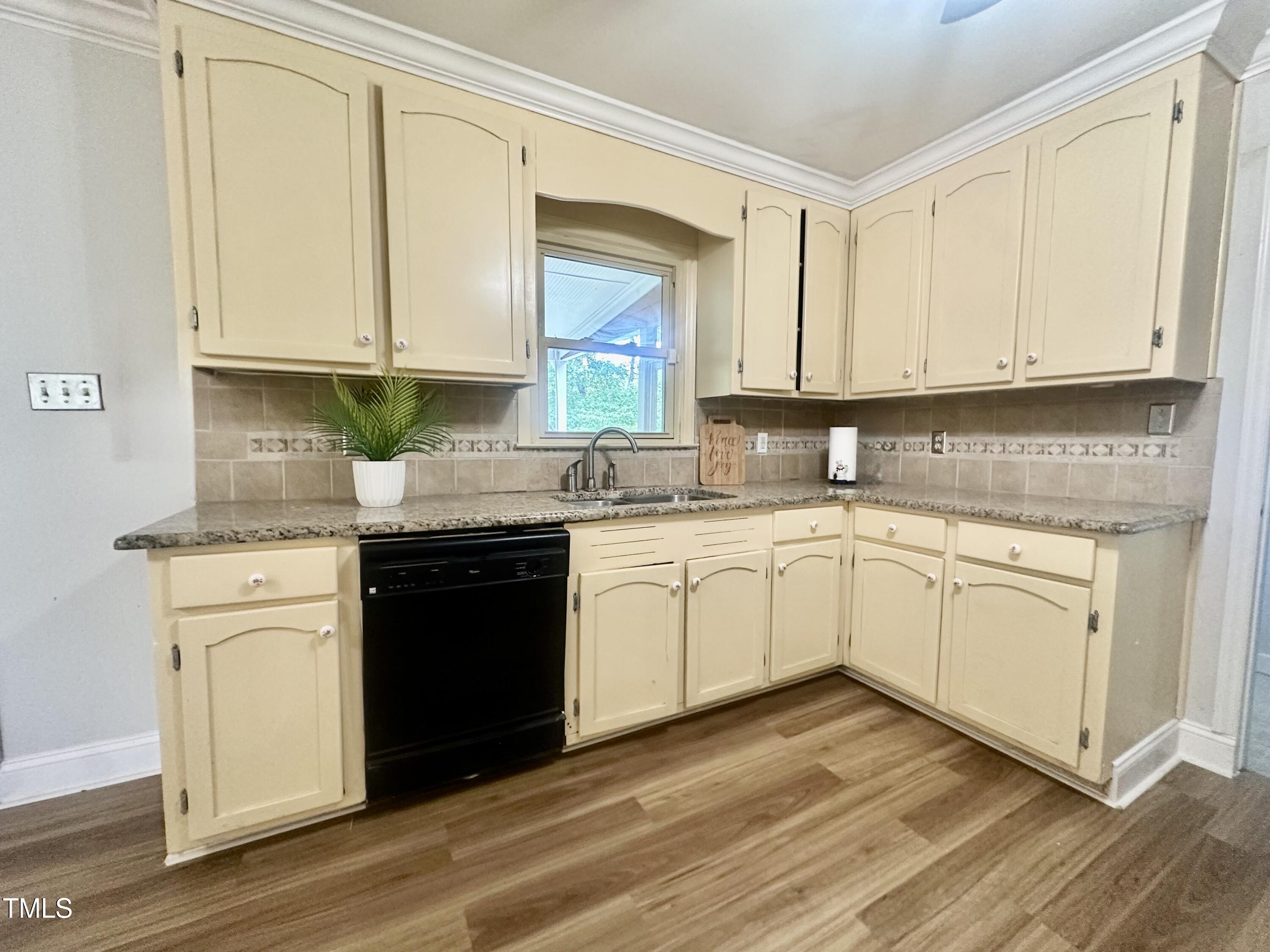 101 Creekside Drive Property Photo 4
