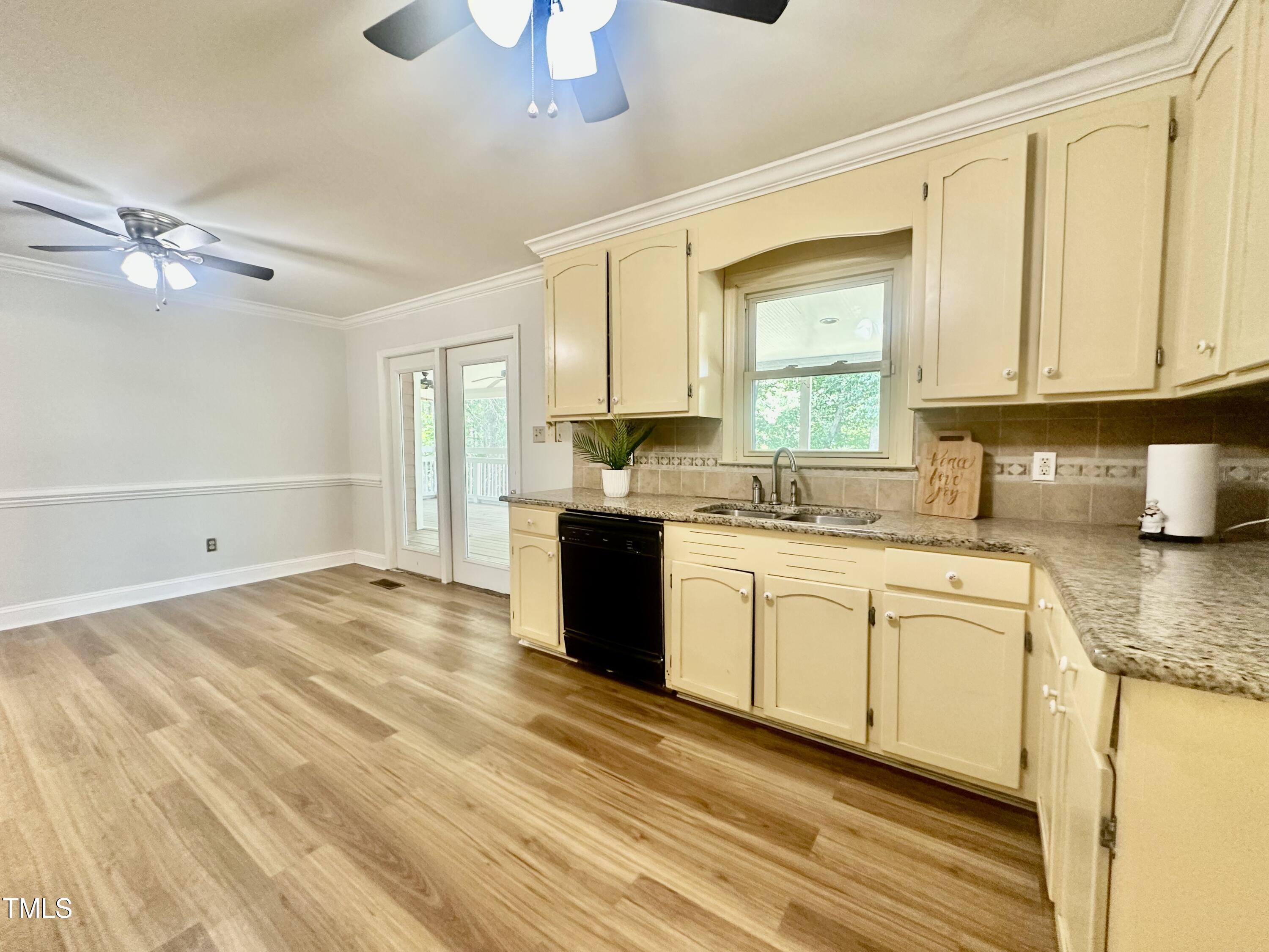 101 Creekside Drive Property Photo 6