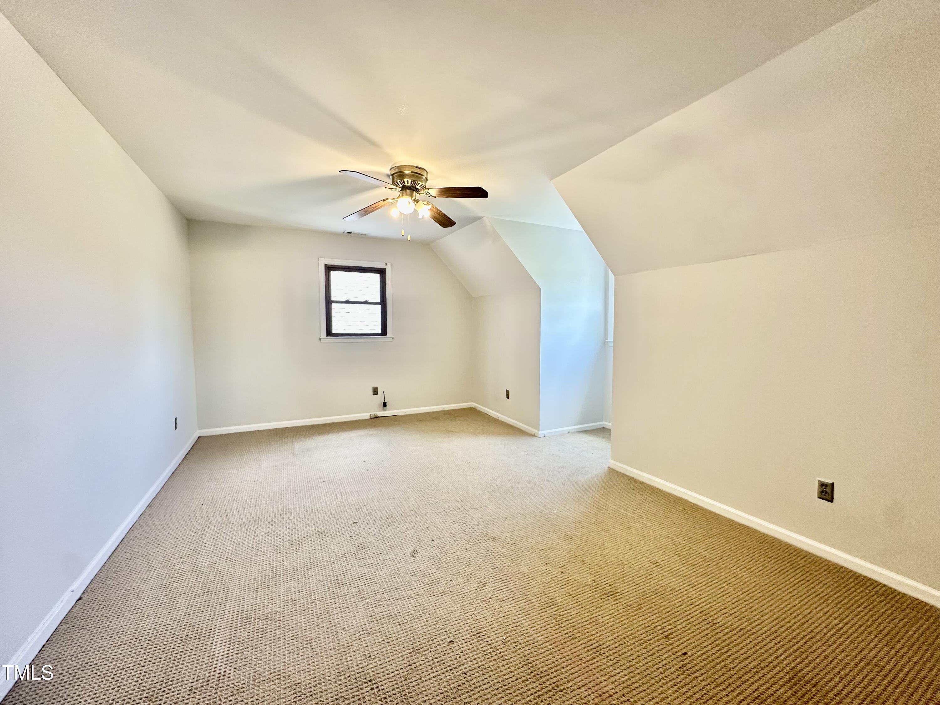 101 Creekside Drive Property Photo 12