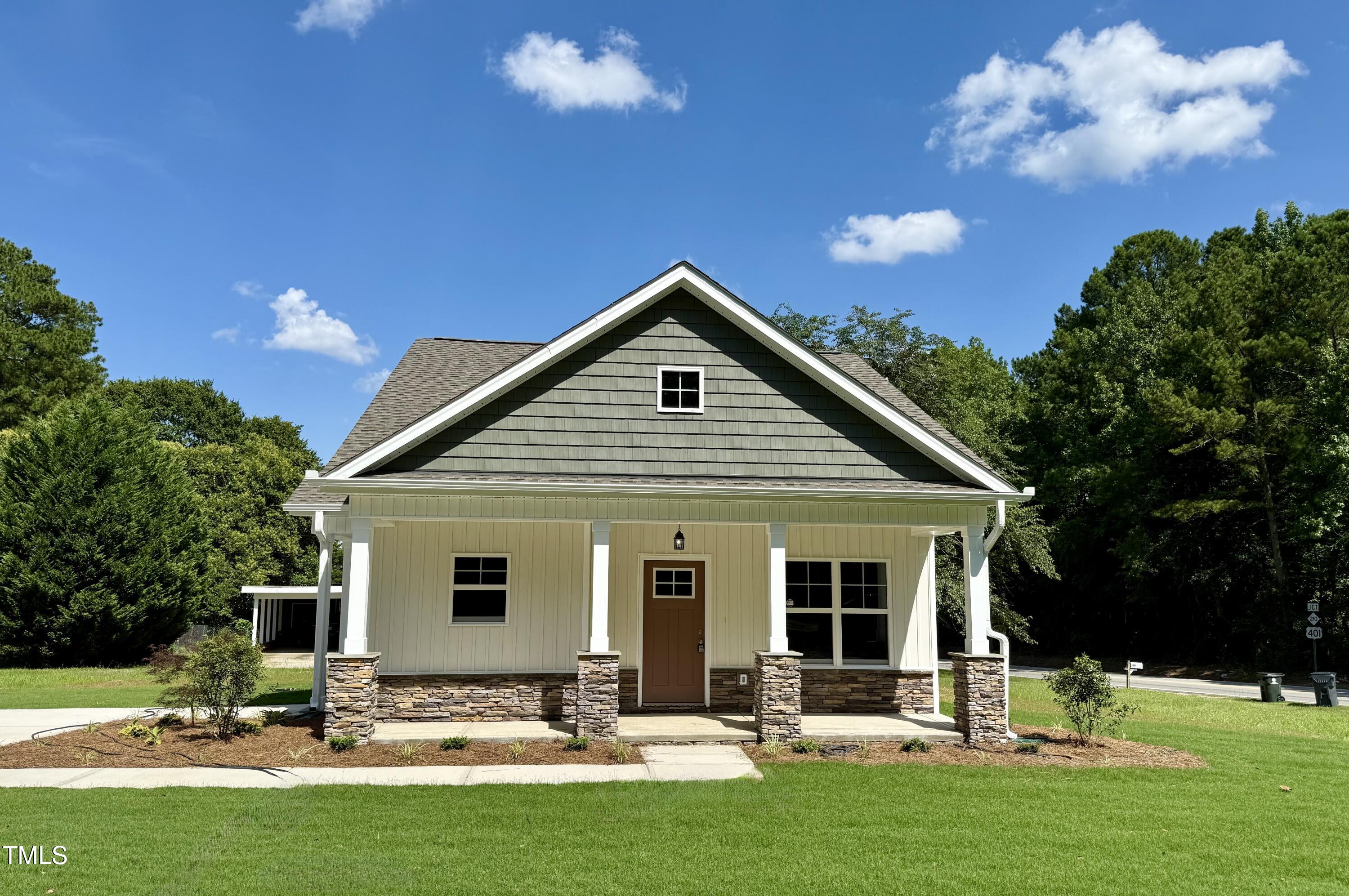172 W Old Road Property Photo 1