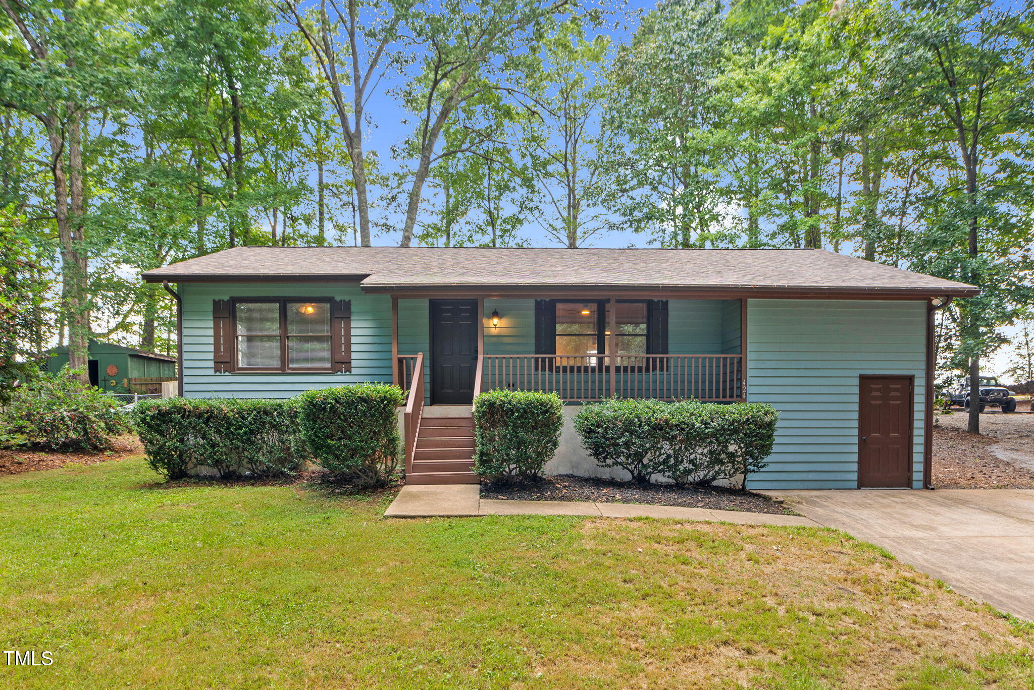 424 Shawnee Drive Property Photo 1