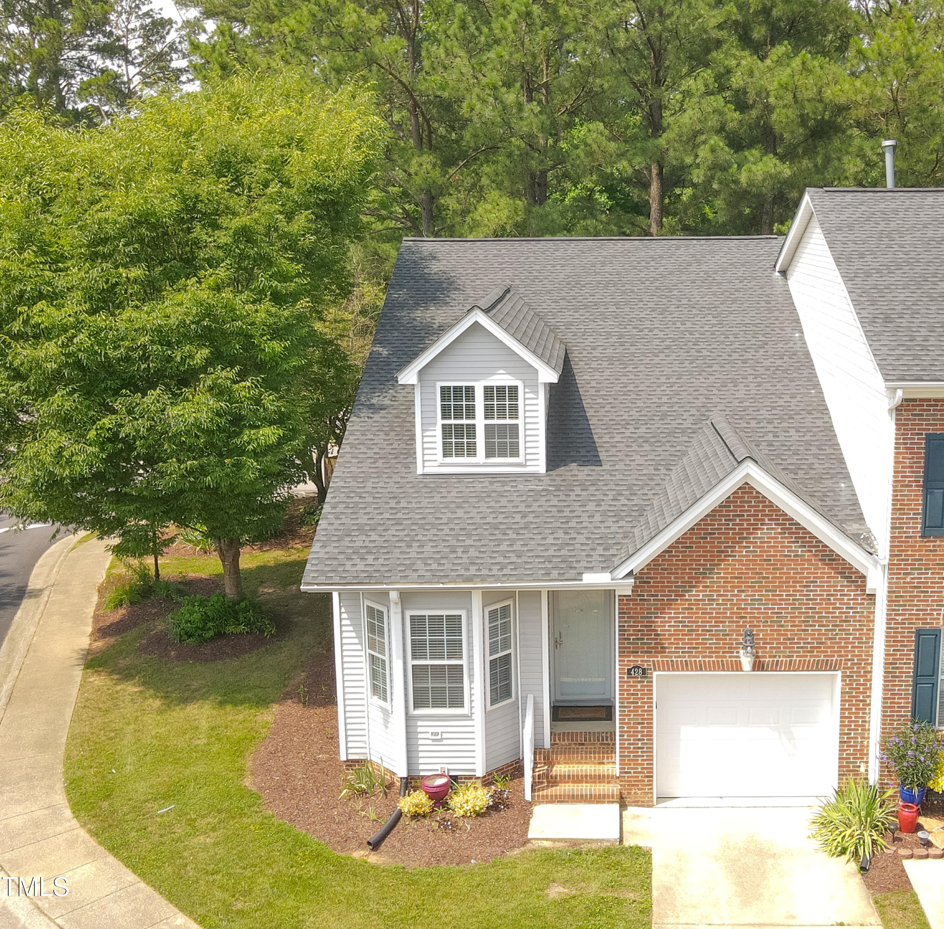 428 Grand Pointe Drive Property Photo 1