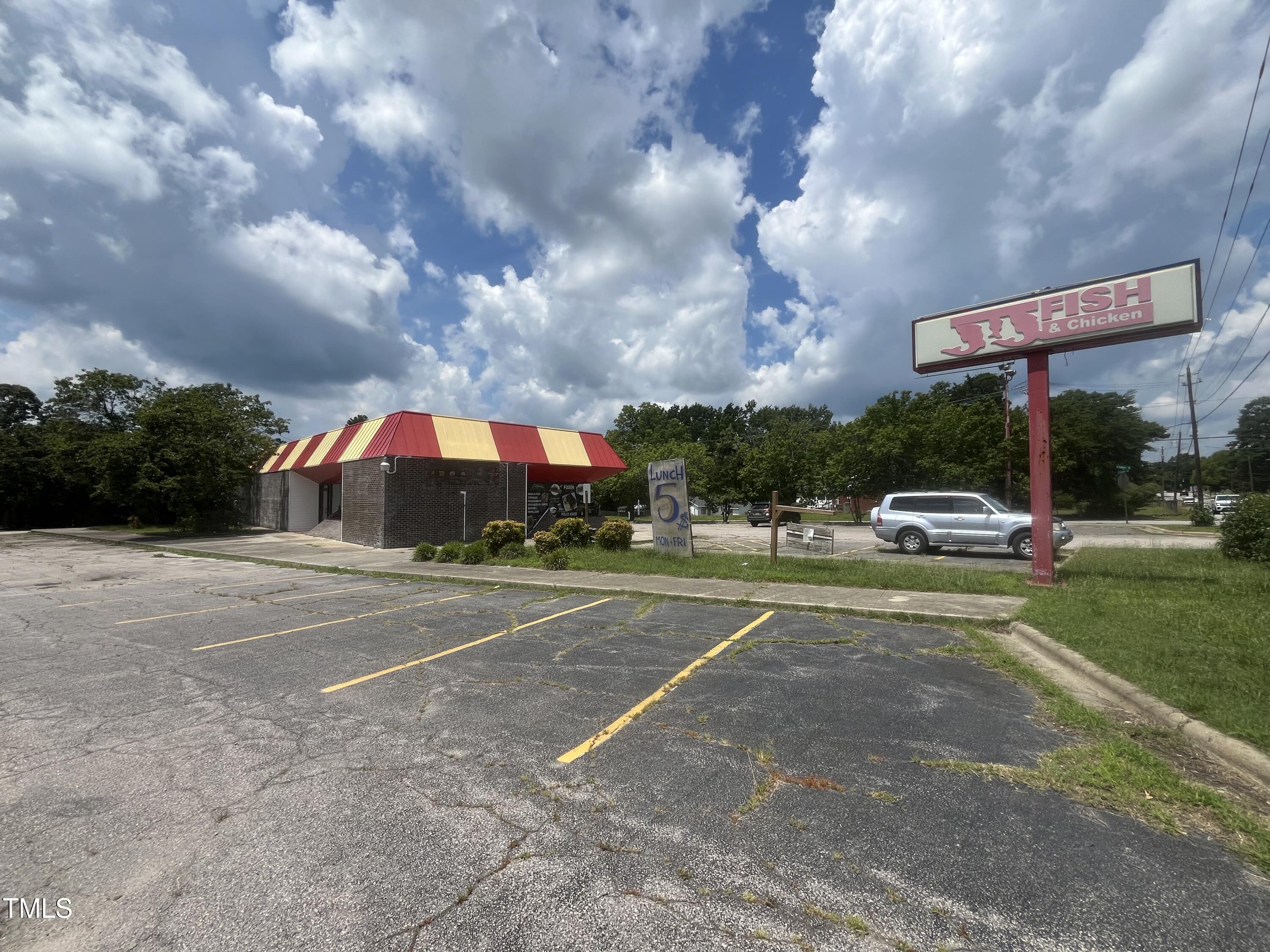 1202 E Andrews Avenue Property Photo 2