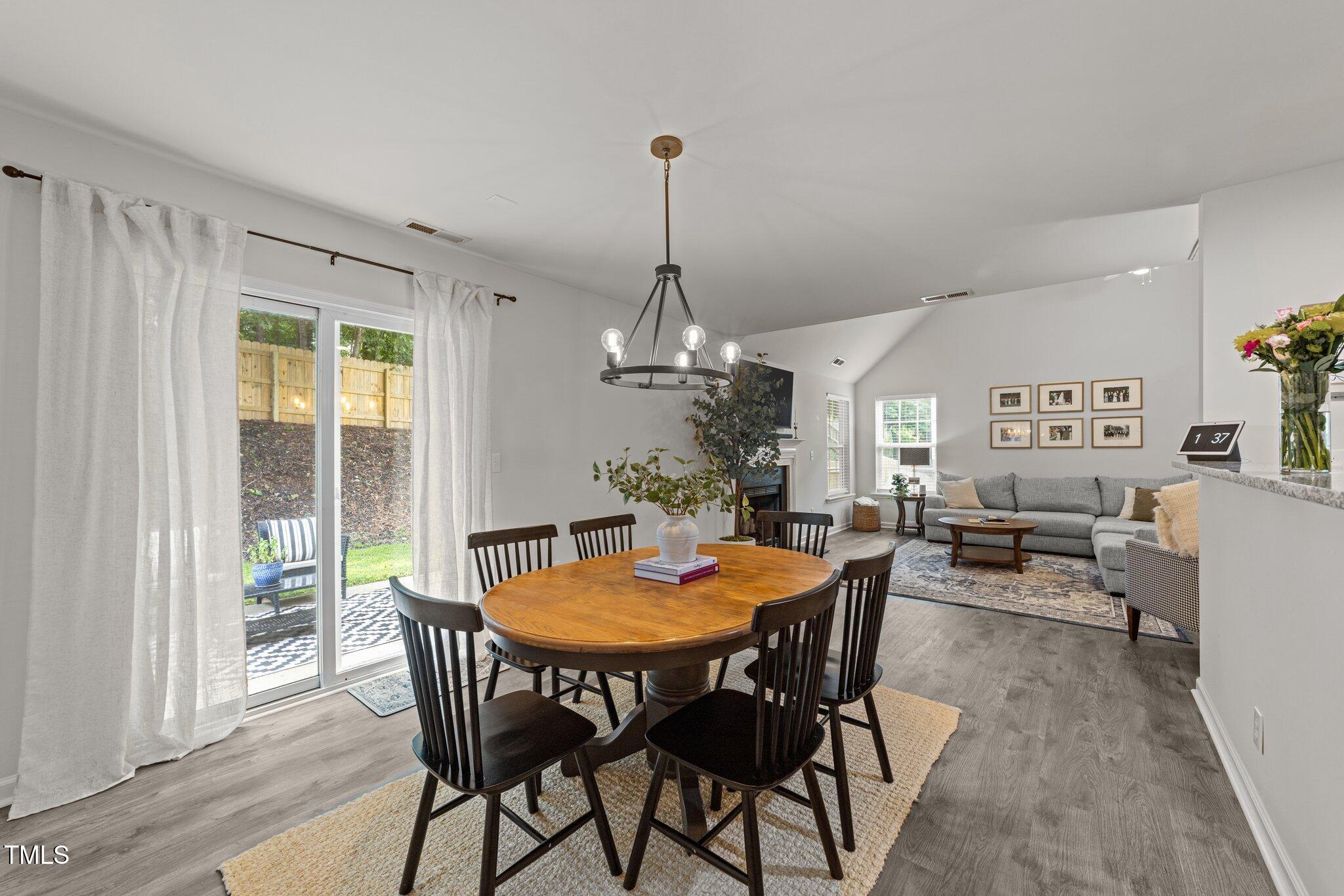 124 River Pearl Street Property Photo 4