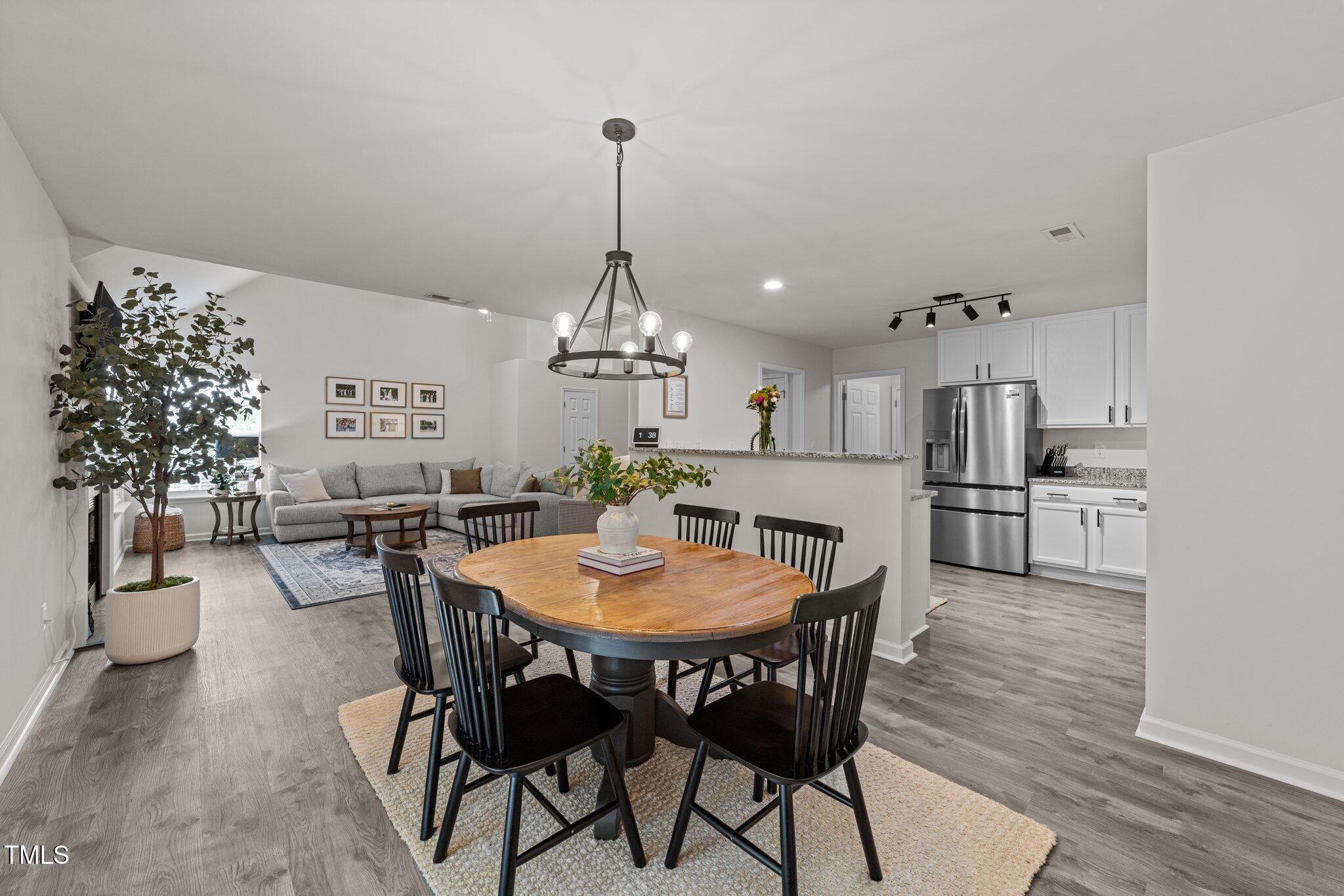 124 River Pearl Street Property Photo 8