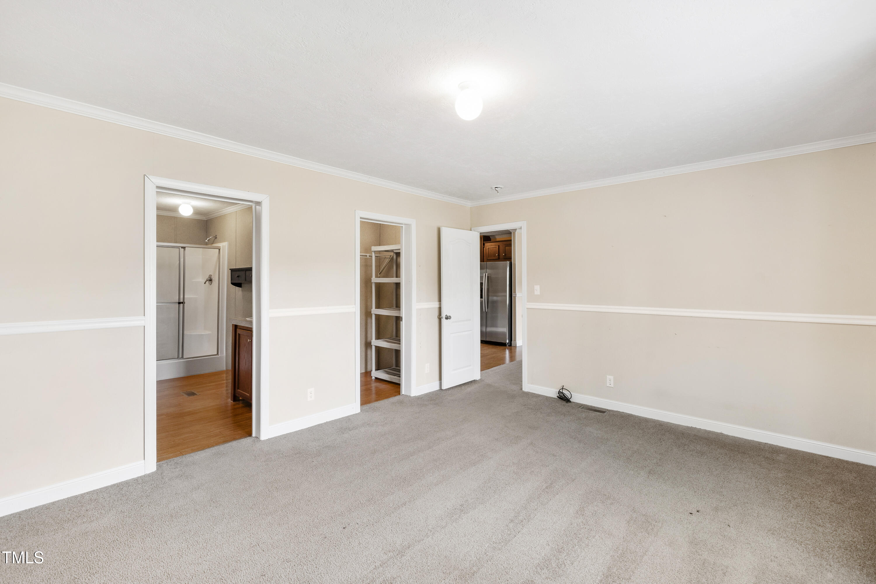 6671 South River Road Property Photo 5