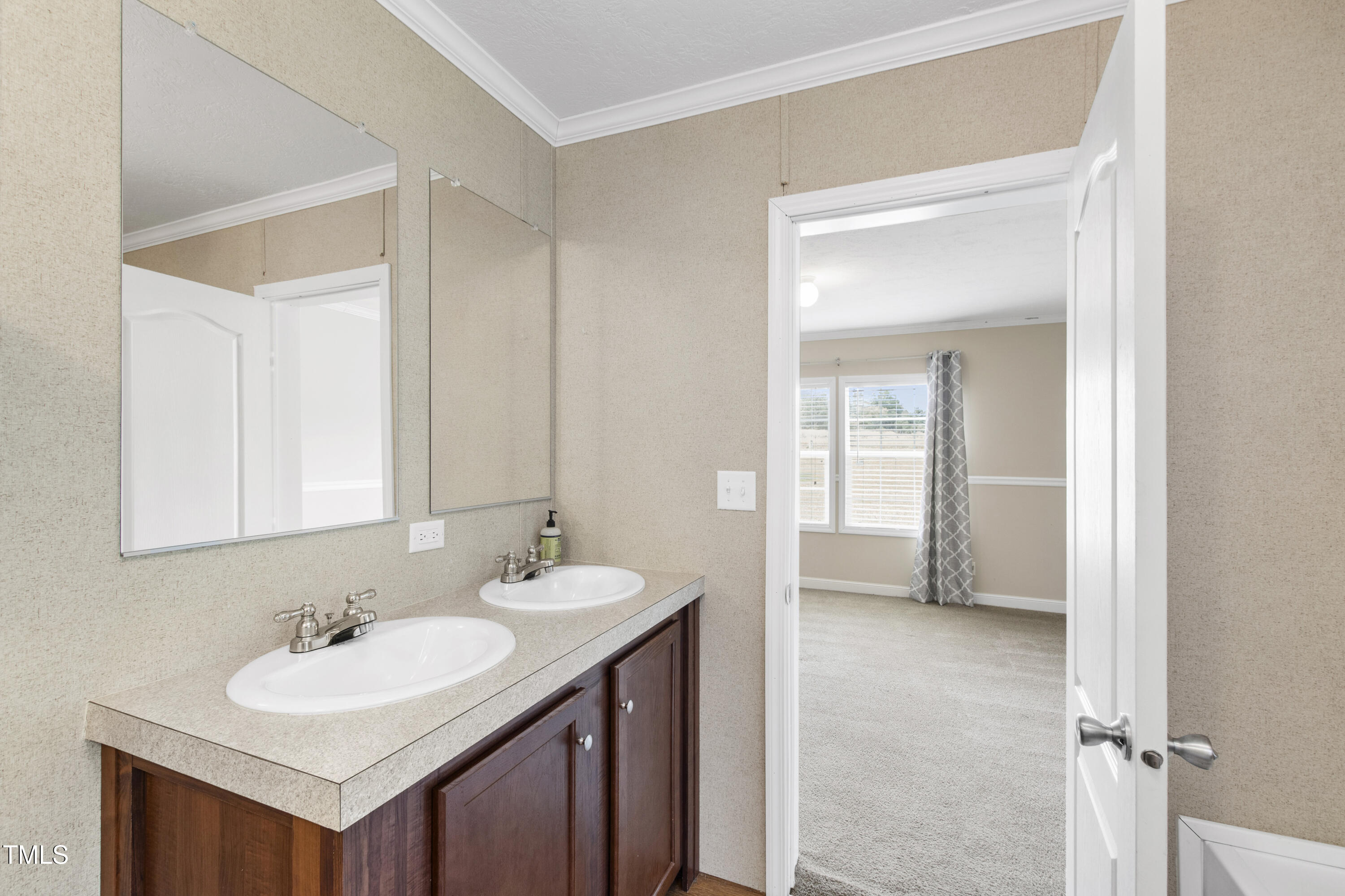 6671 South River Road Property Photo 16