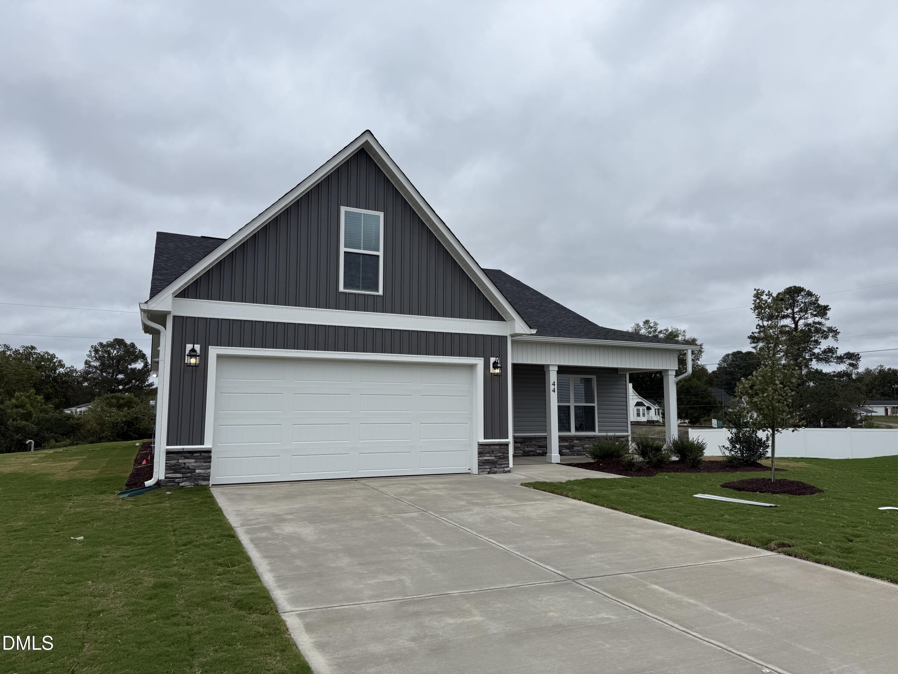 44 E Emily Gardens Drive Property Photo 1