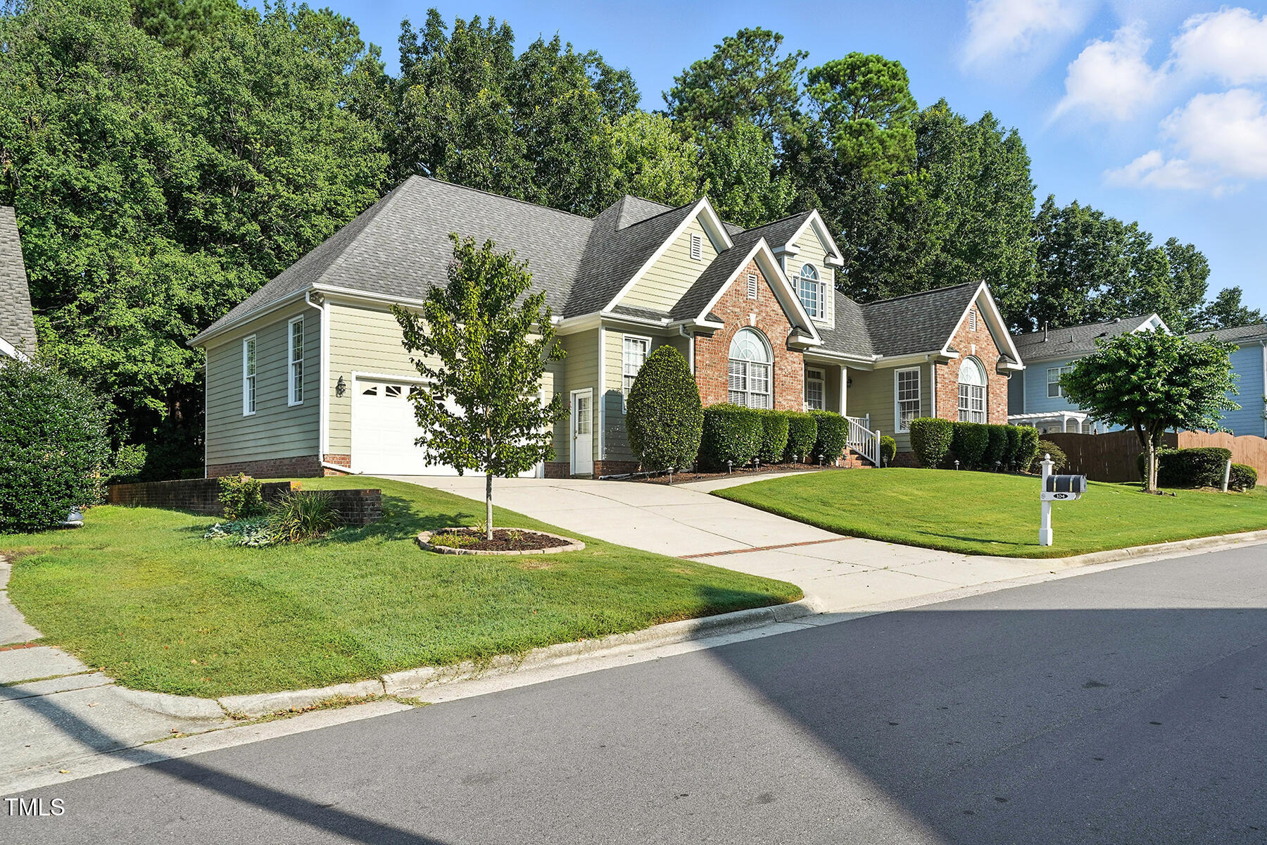 104 Vatersay Drive Property Photo 2