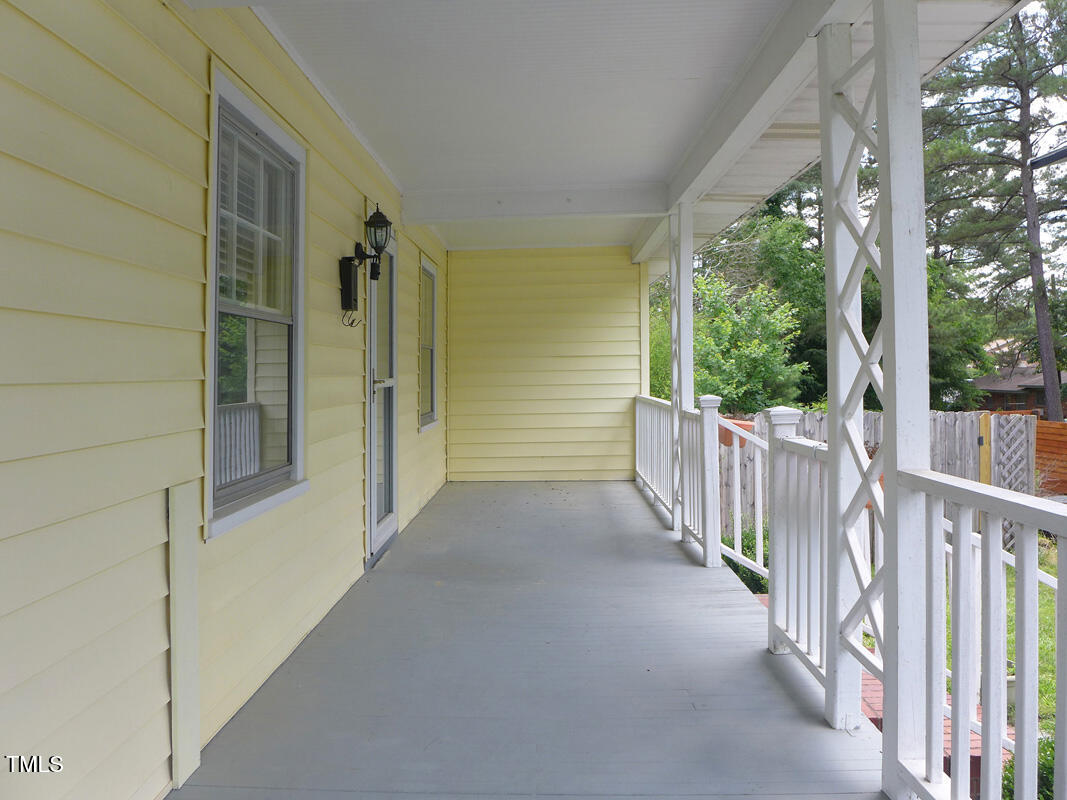 103 W Poplar Avenue Property Photo 4