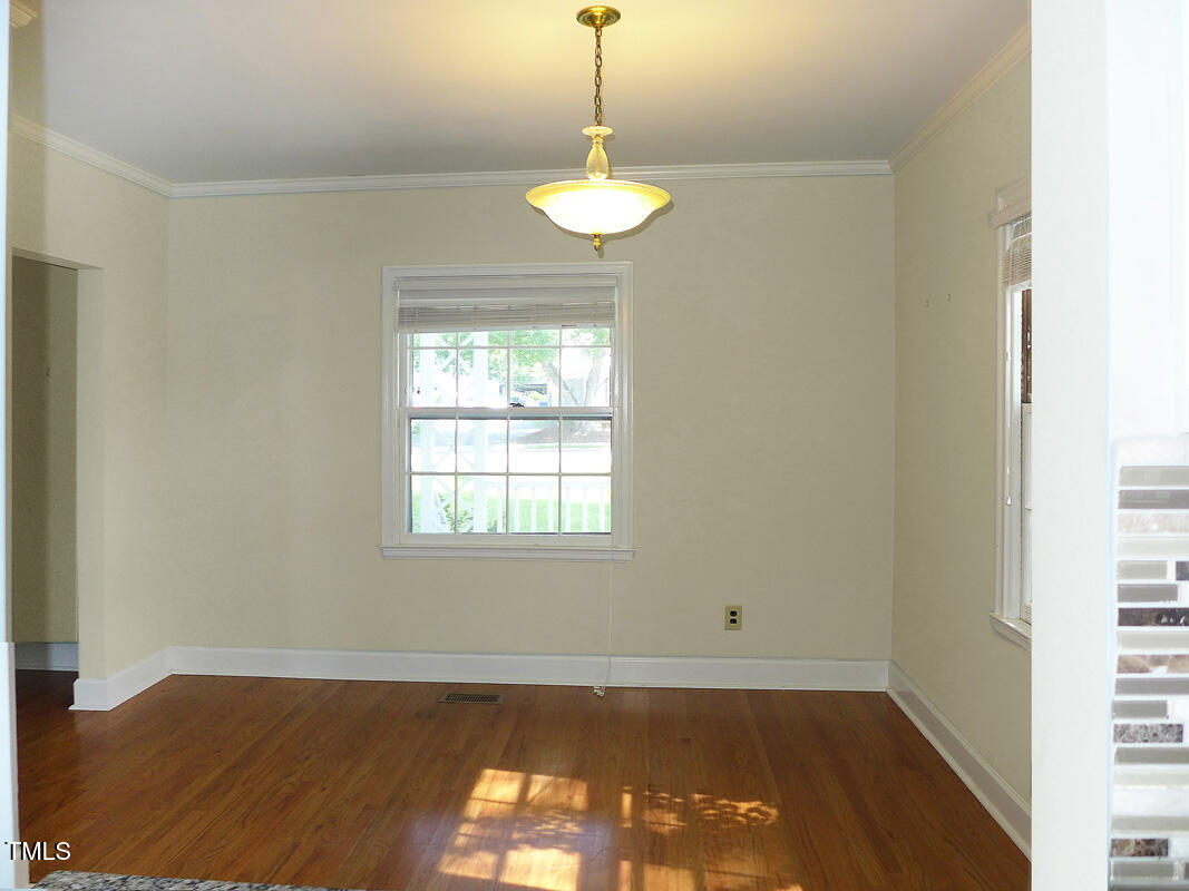 103 W Poplar Avenue Property Photo 9