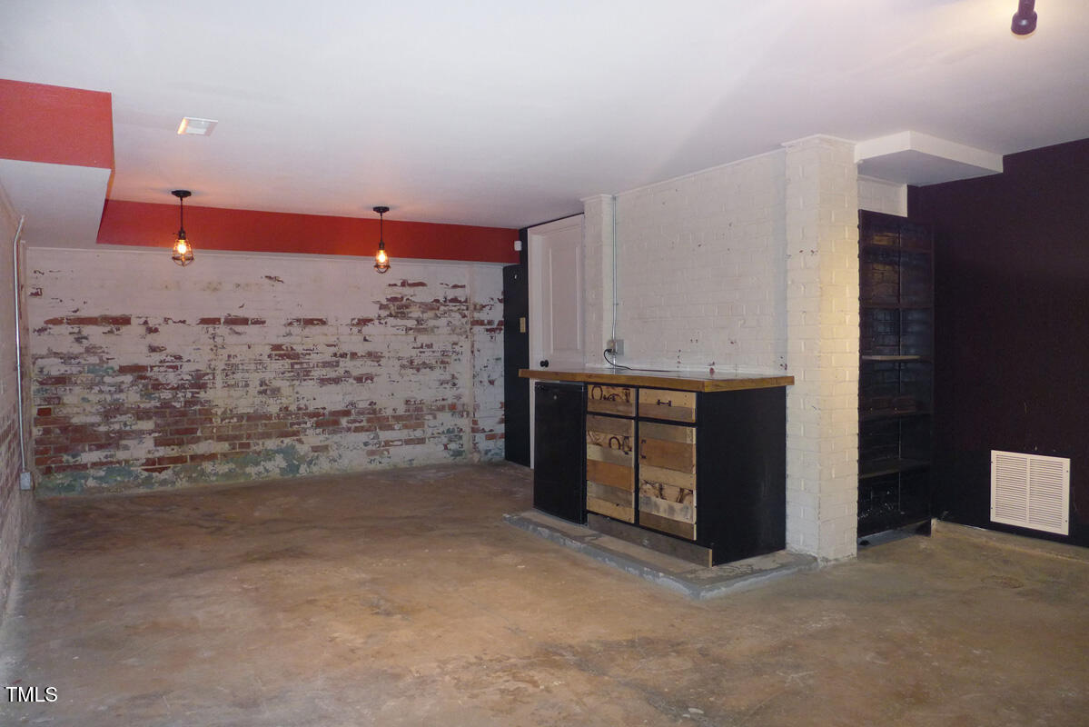 103 W Poplar Avenue Property Photo 20
