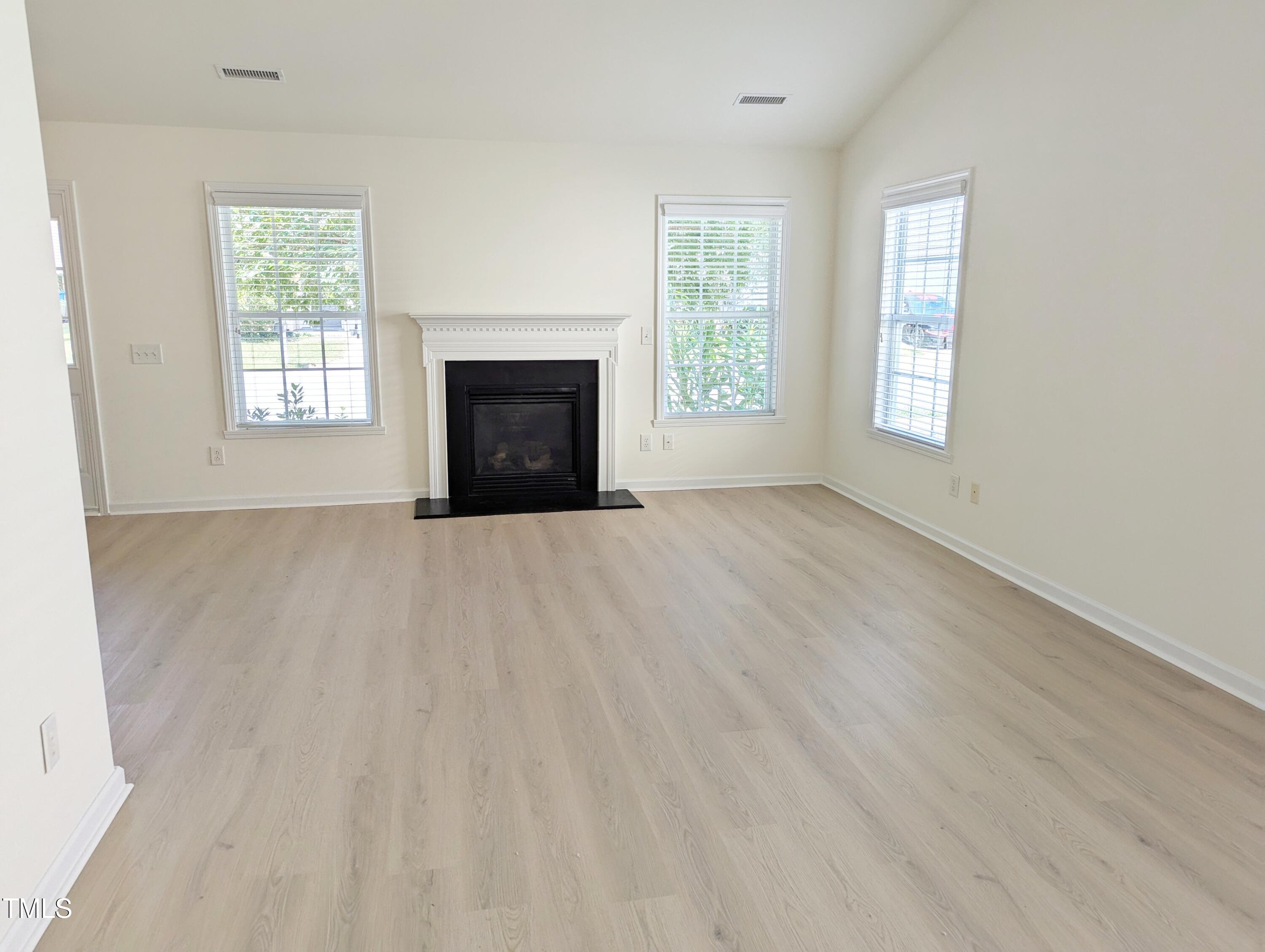 1327 Fairmont Street Property Photo 3