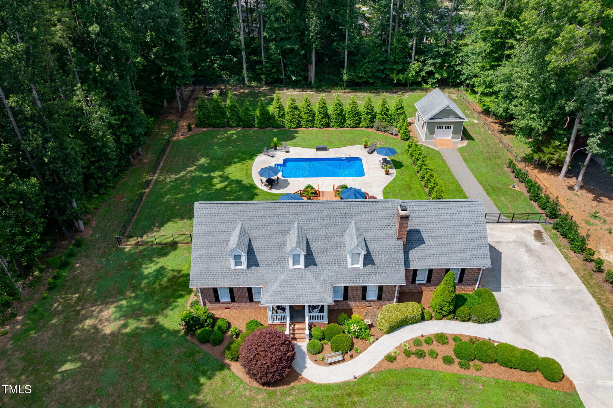 4135 Somerset Drive Property Photo 1