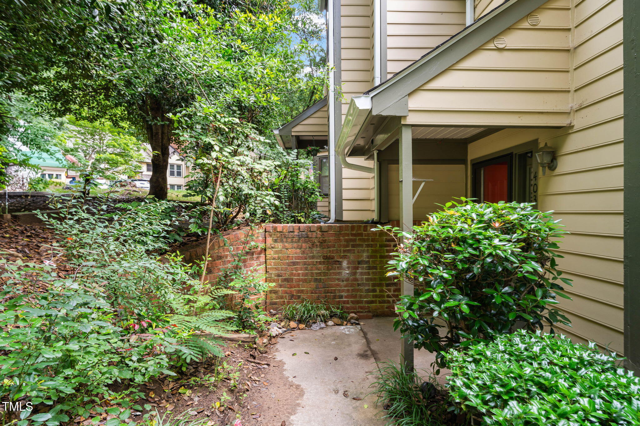 403 Broad Leaf Circle Property Photo 1